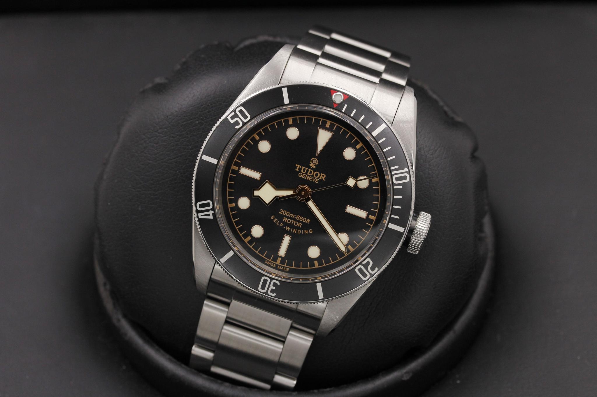 Watch Image 10
