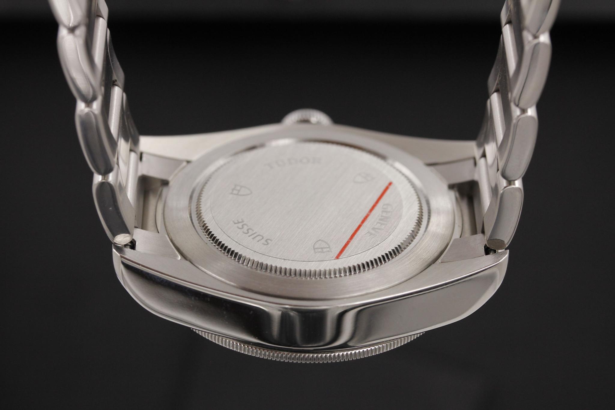Watch Image 7