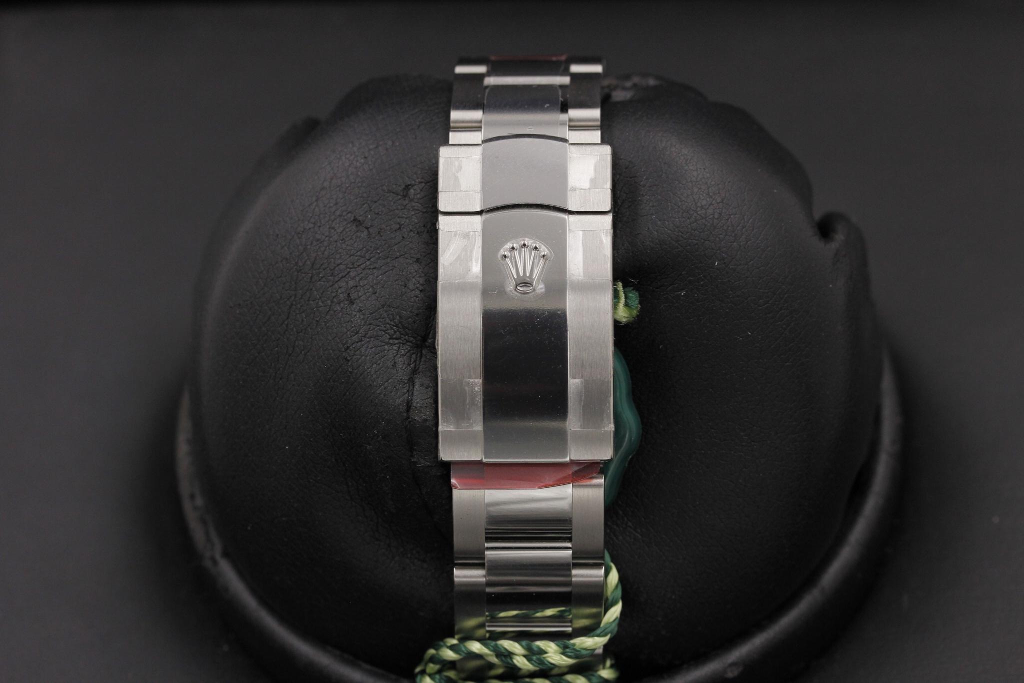 Watch Image 8