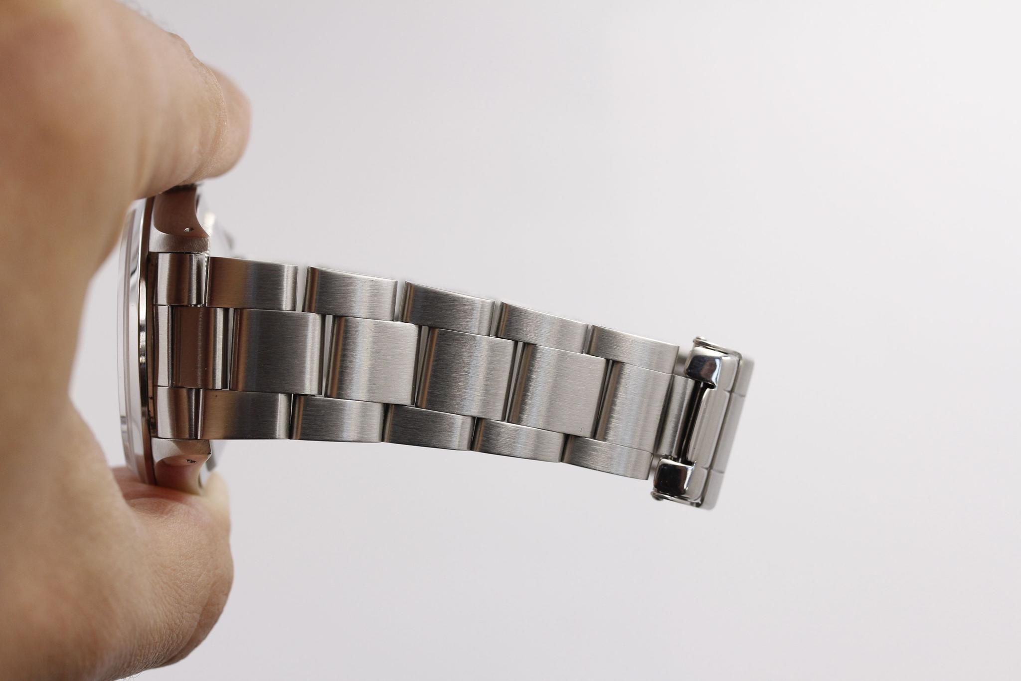 Watch Image 11