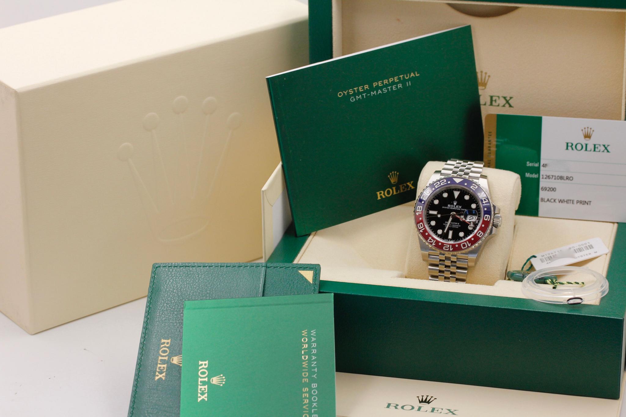 Watch Image 10