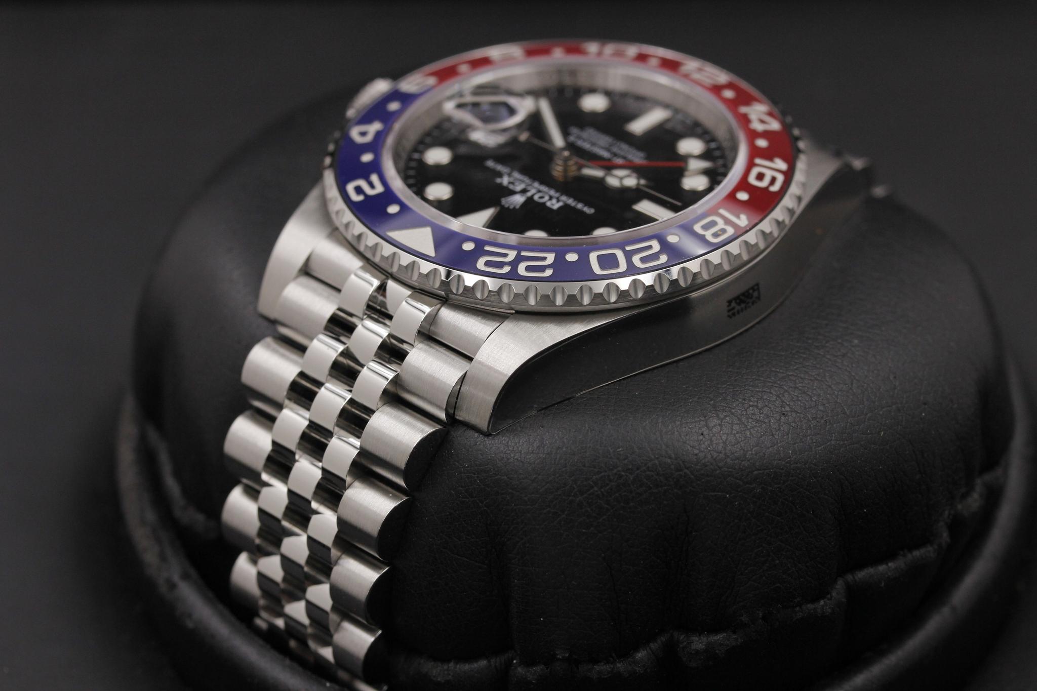 Watch Image 5
