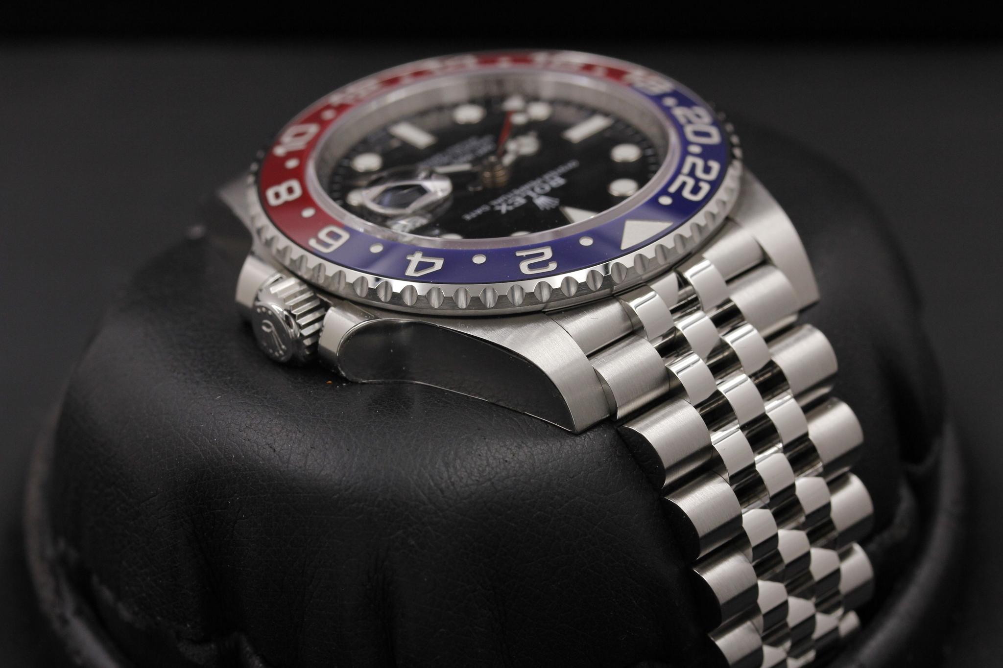 Watch Image 4
