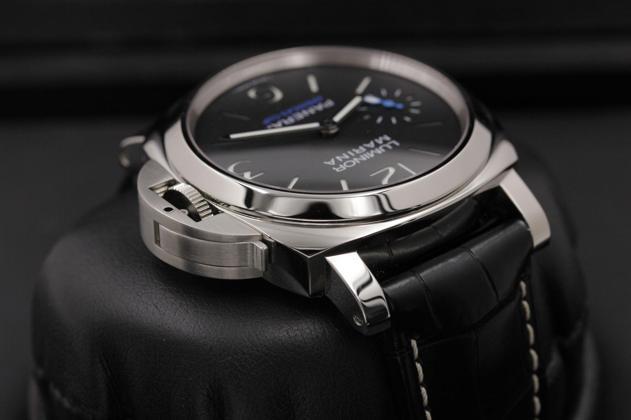 Watch Image 4