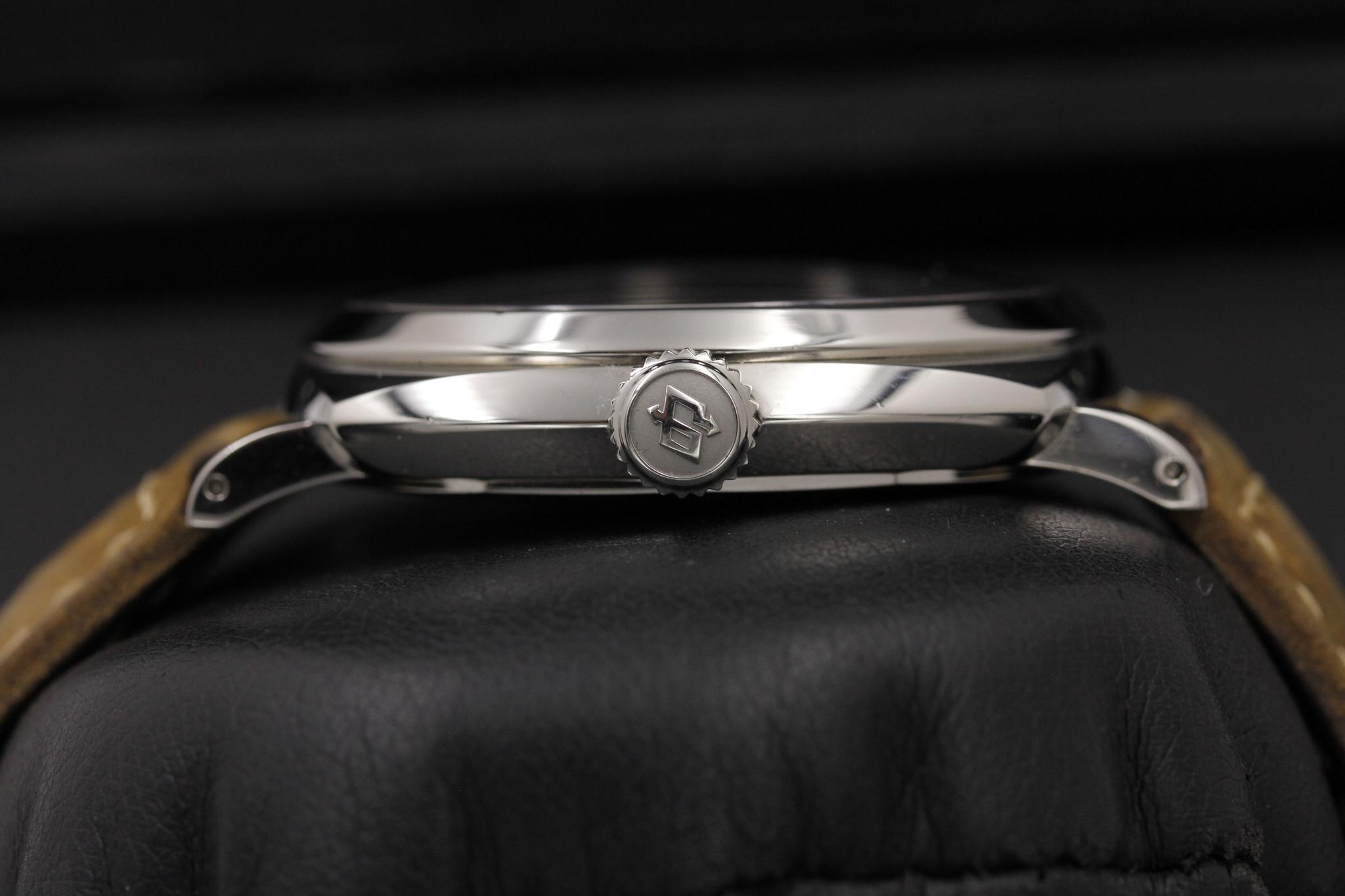 Watch Image 3