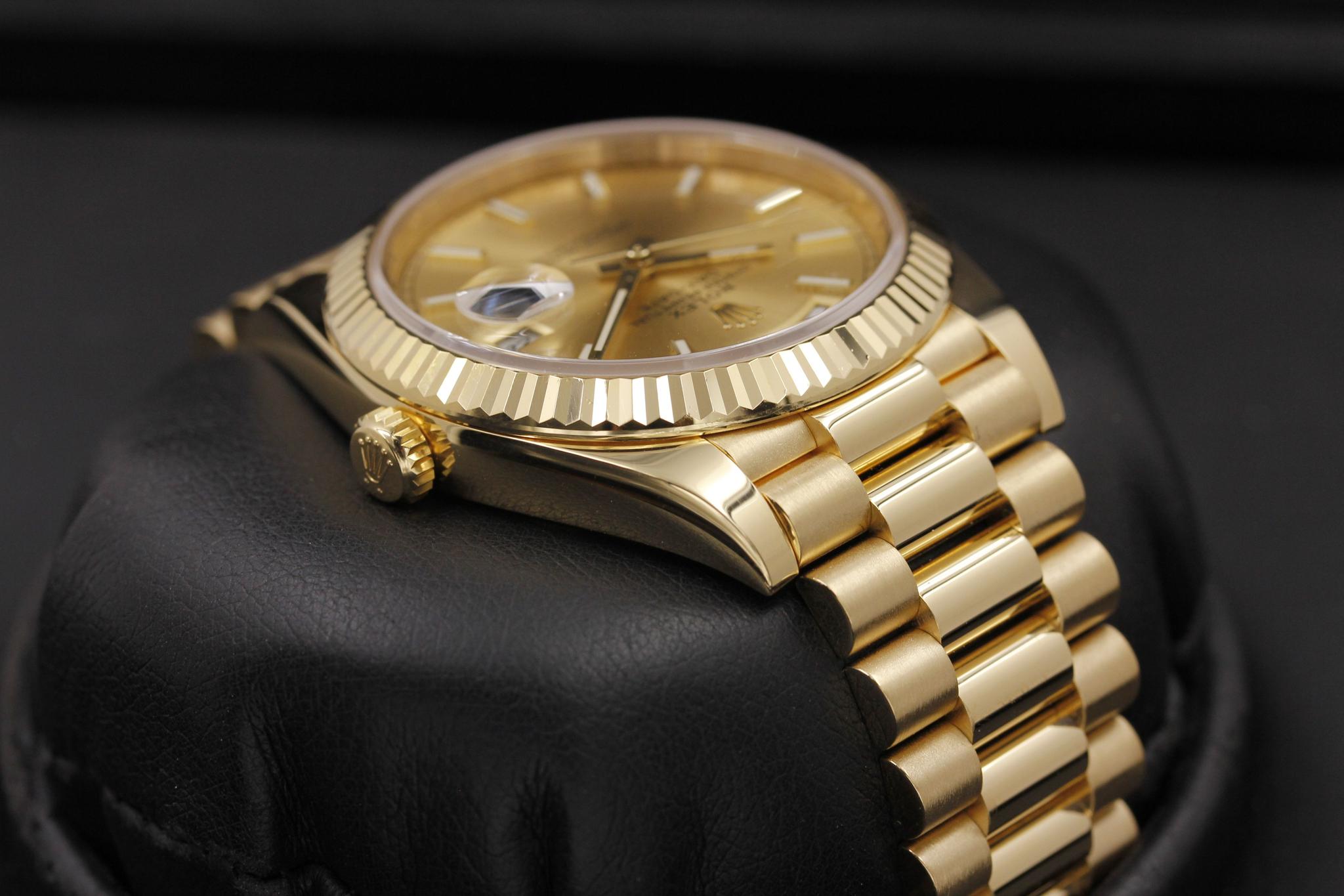 Watch Image 4
