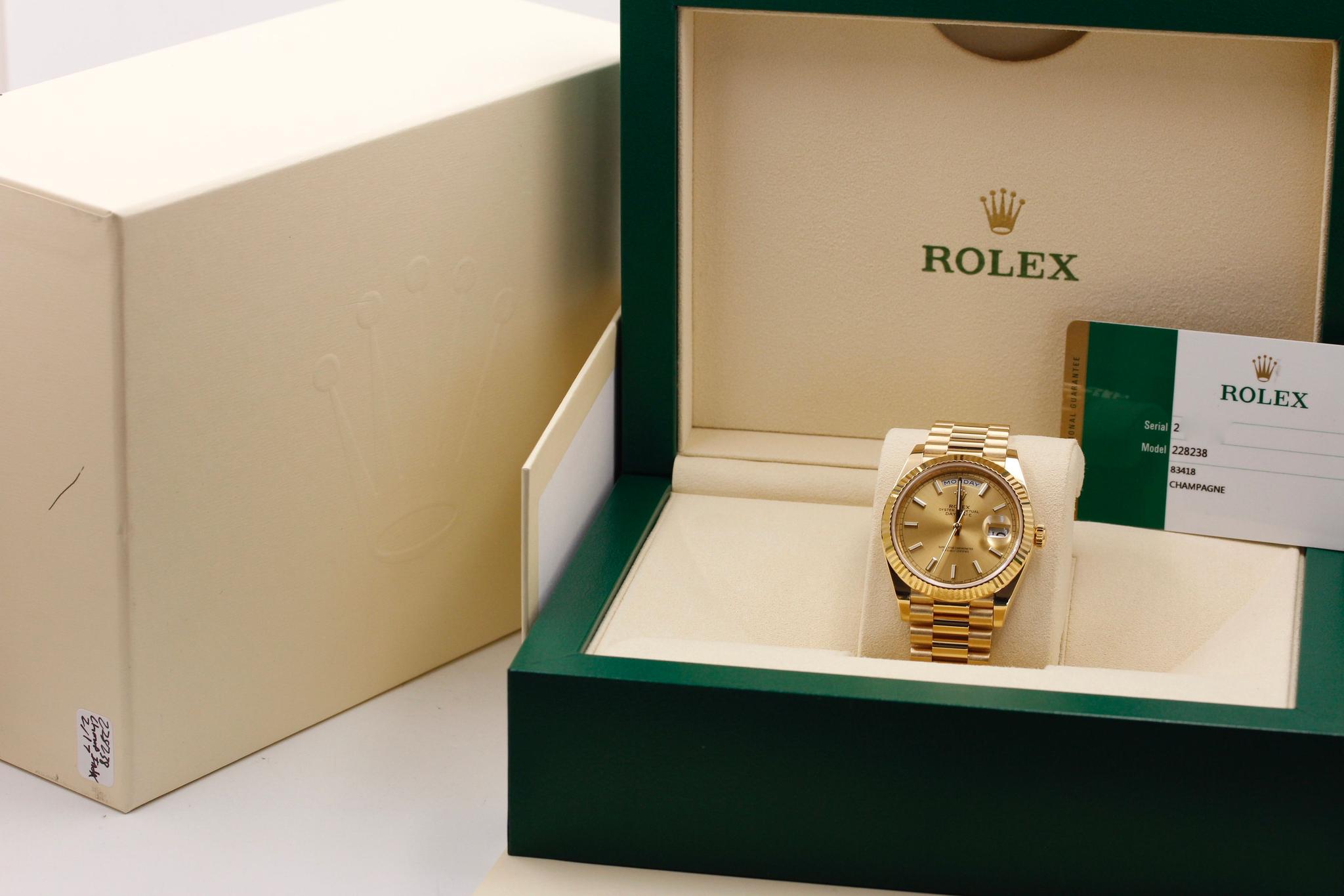 Watch Image 11