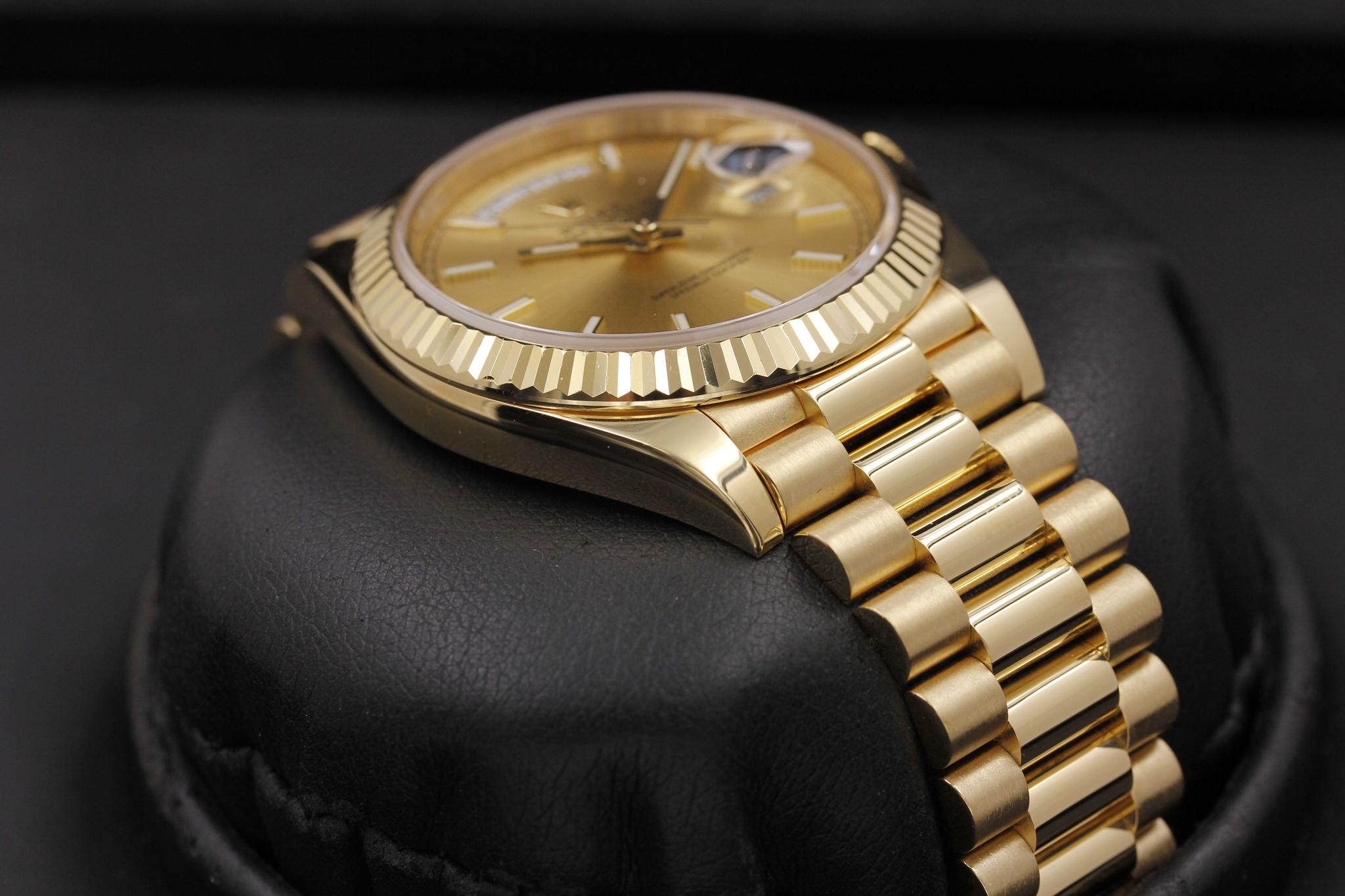 Watch Image 6