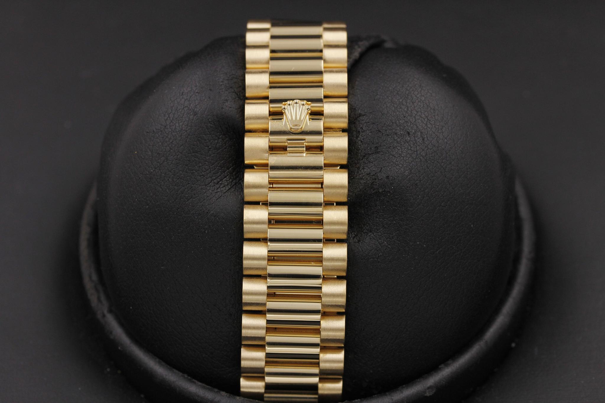 Watch Image 8