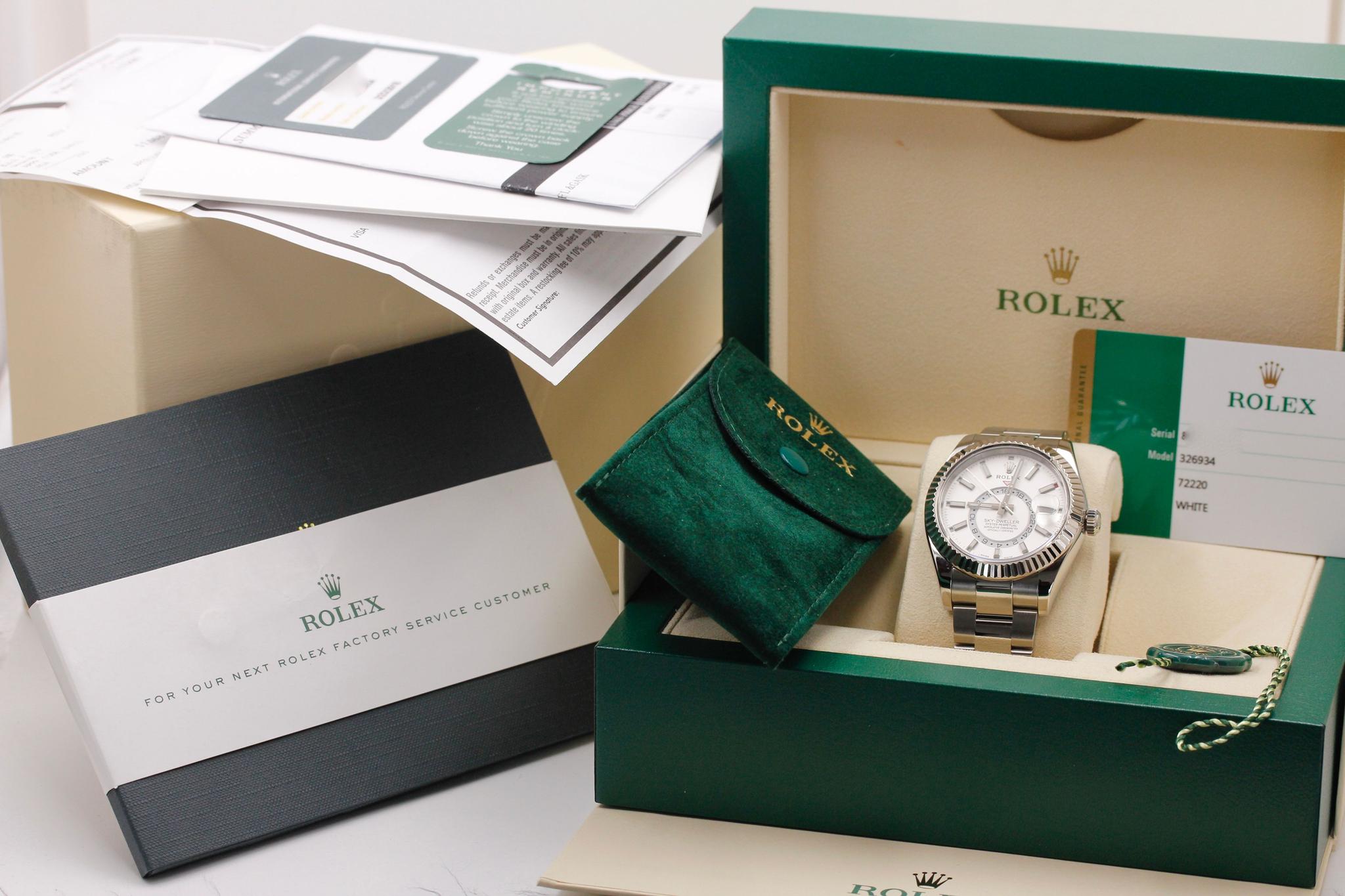 Watch Image 12