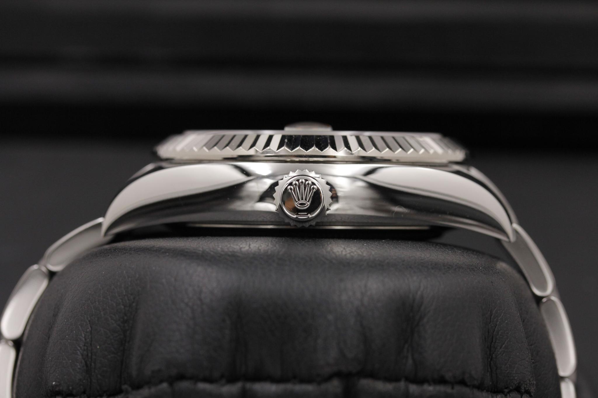 Watch Image 3