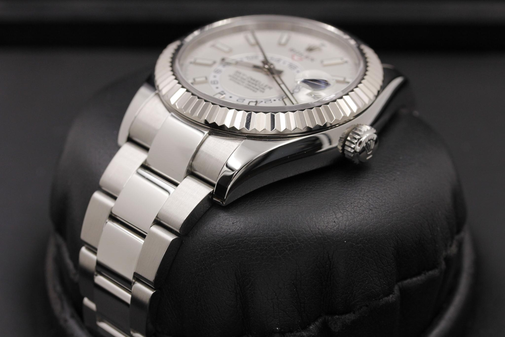Watch Image 2