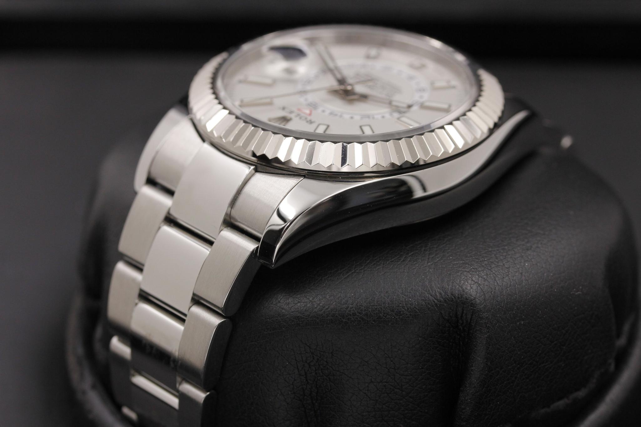 Watch Image 5