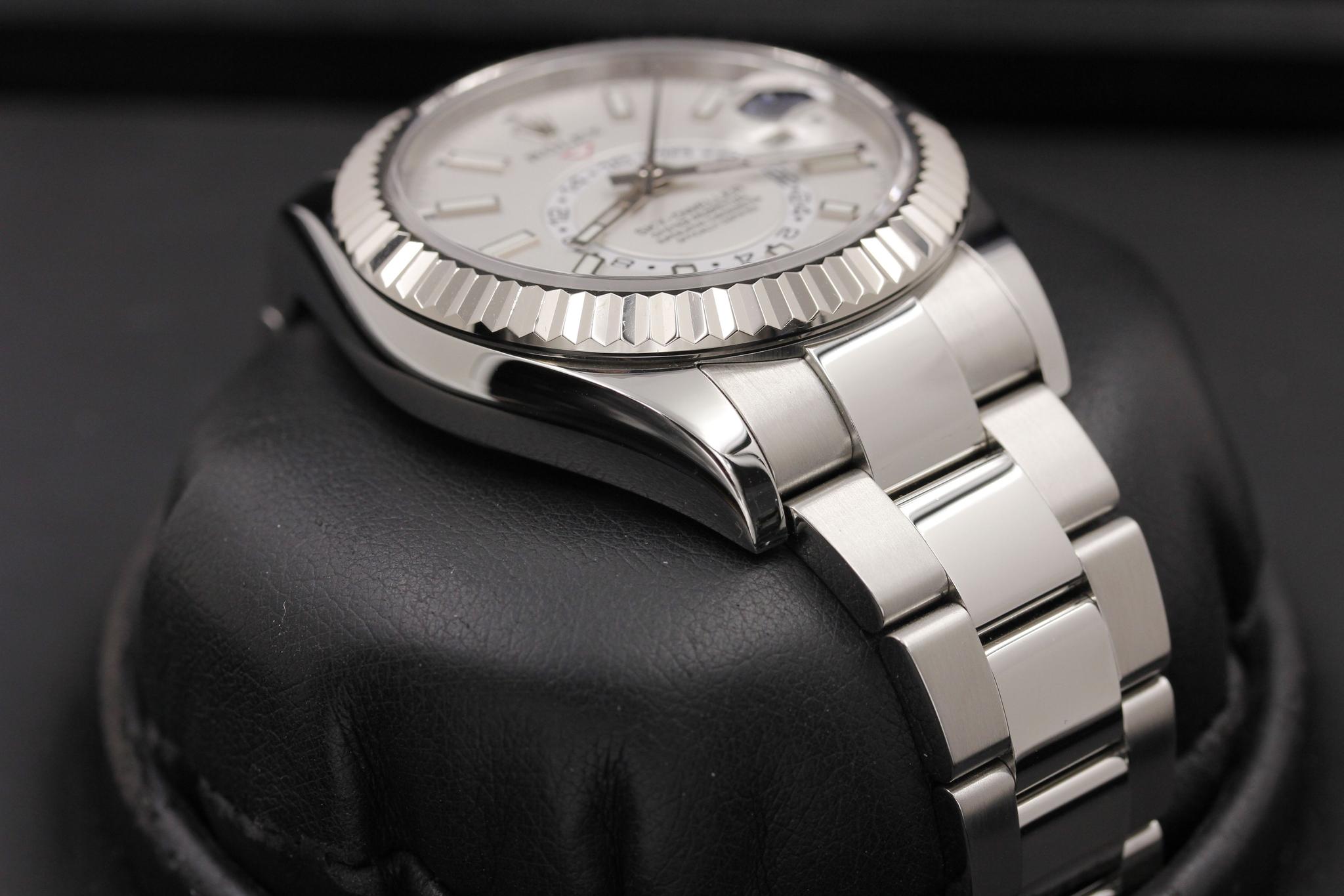 Watch Image 6