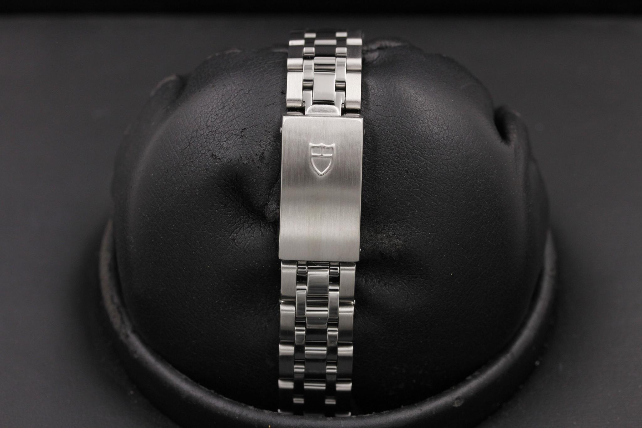 Watch Image 8