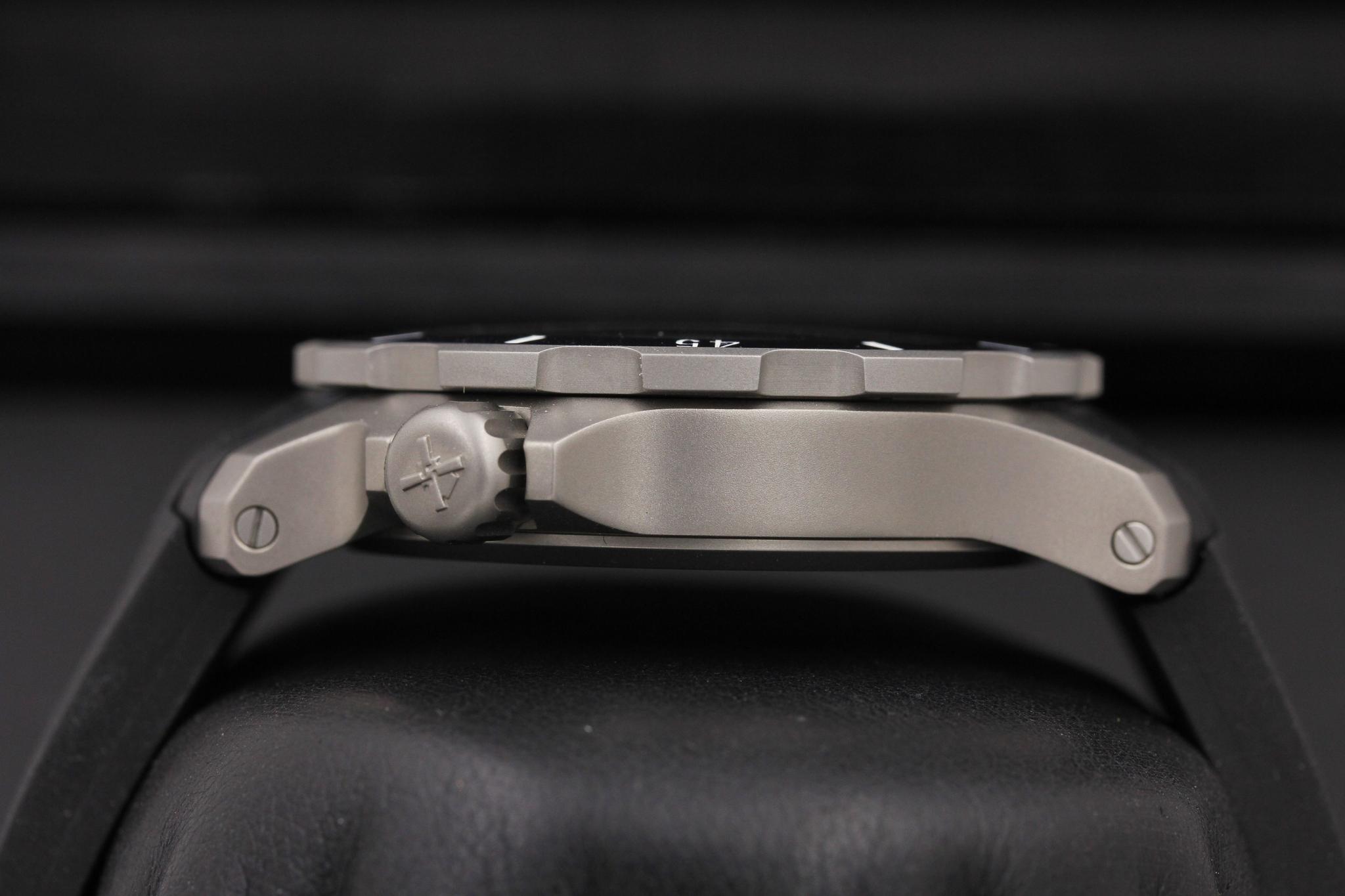 Watch Image 3