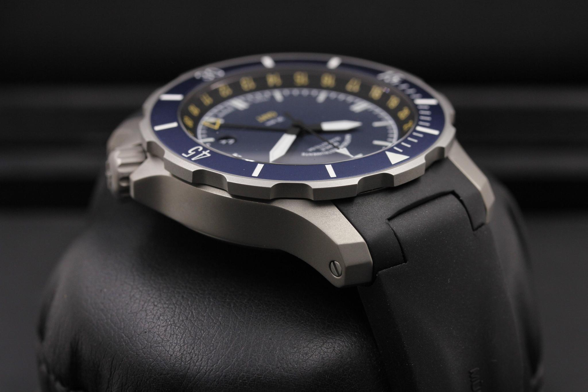Watch Image 4