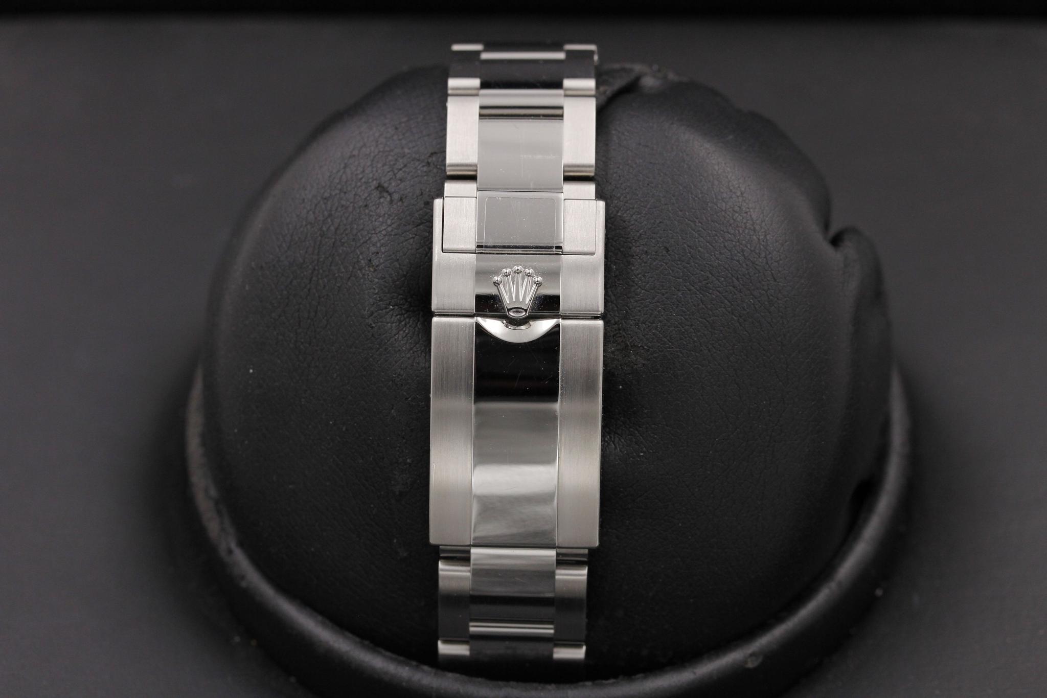 Watch Image 8
