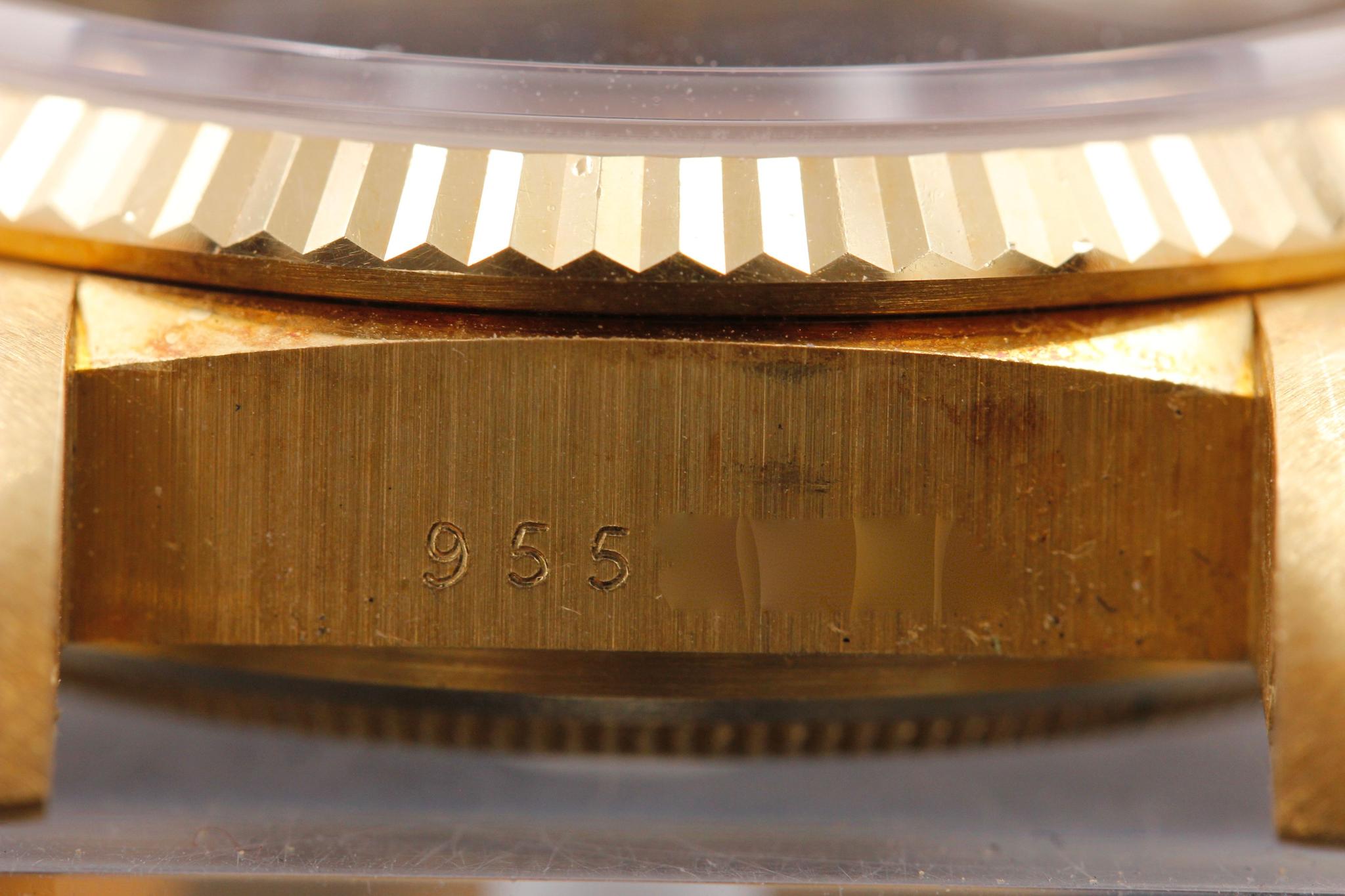 Watch Image 12
