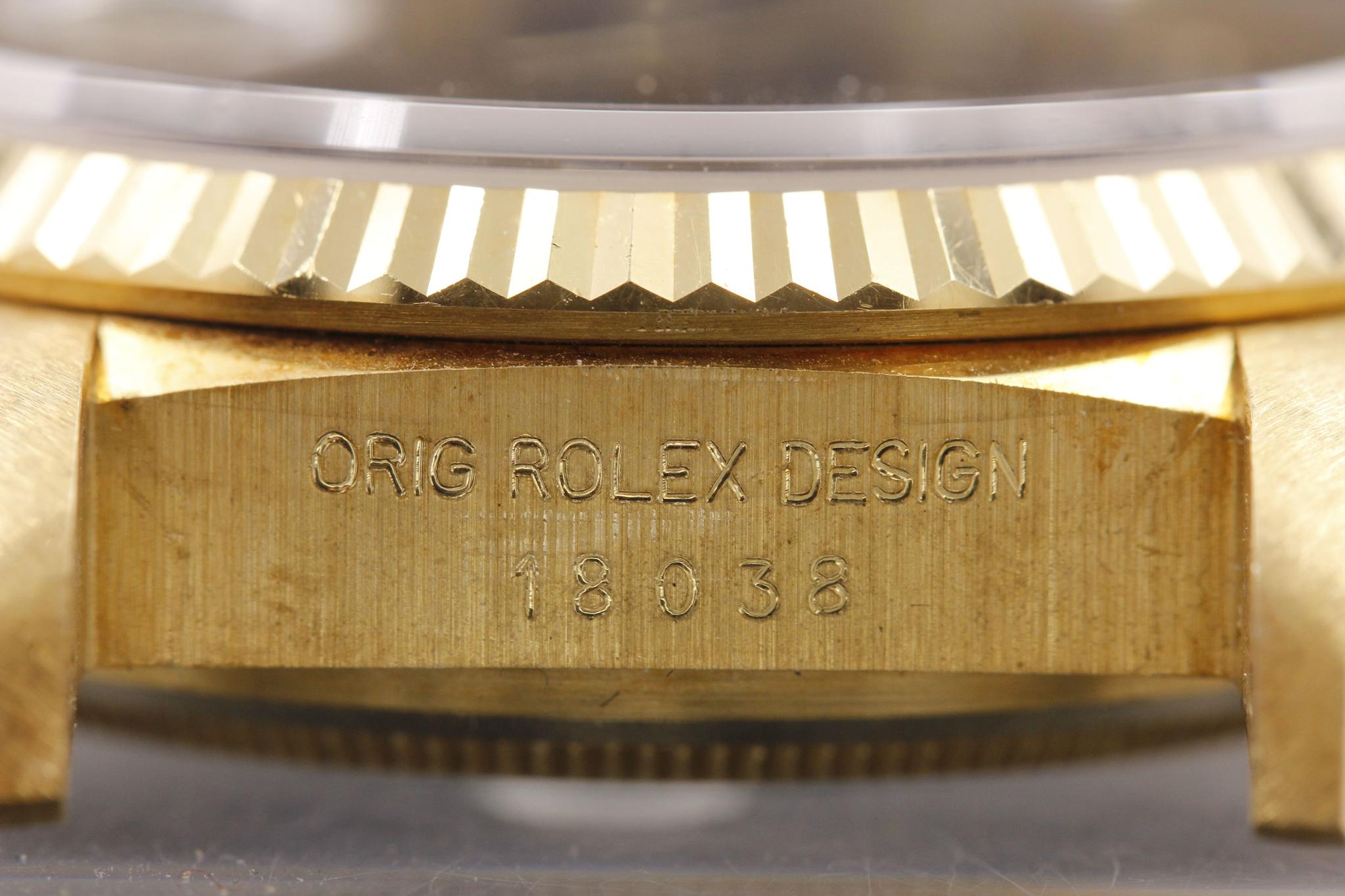 Watch Image 11