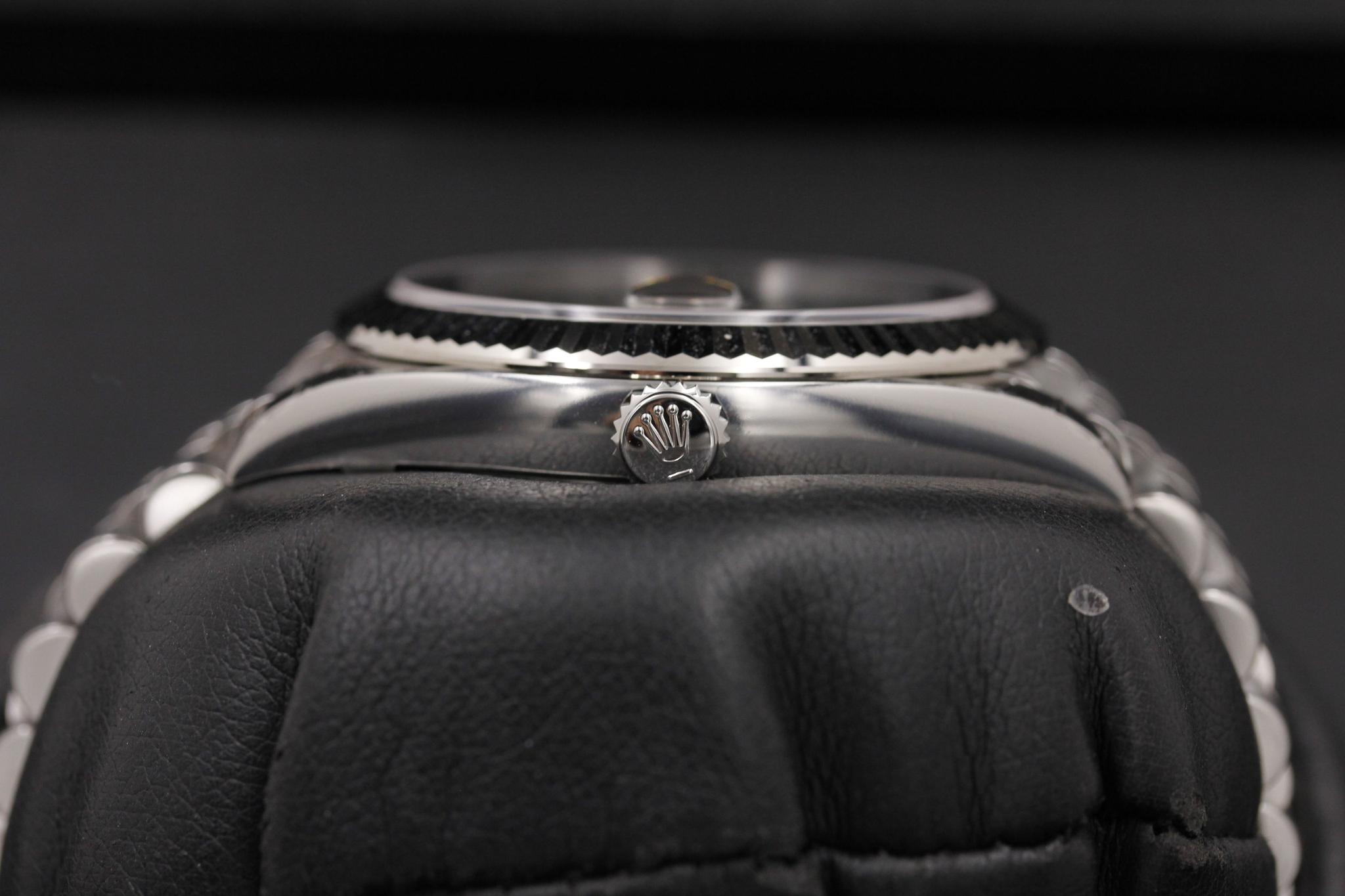 Watch Image 3