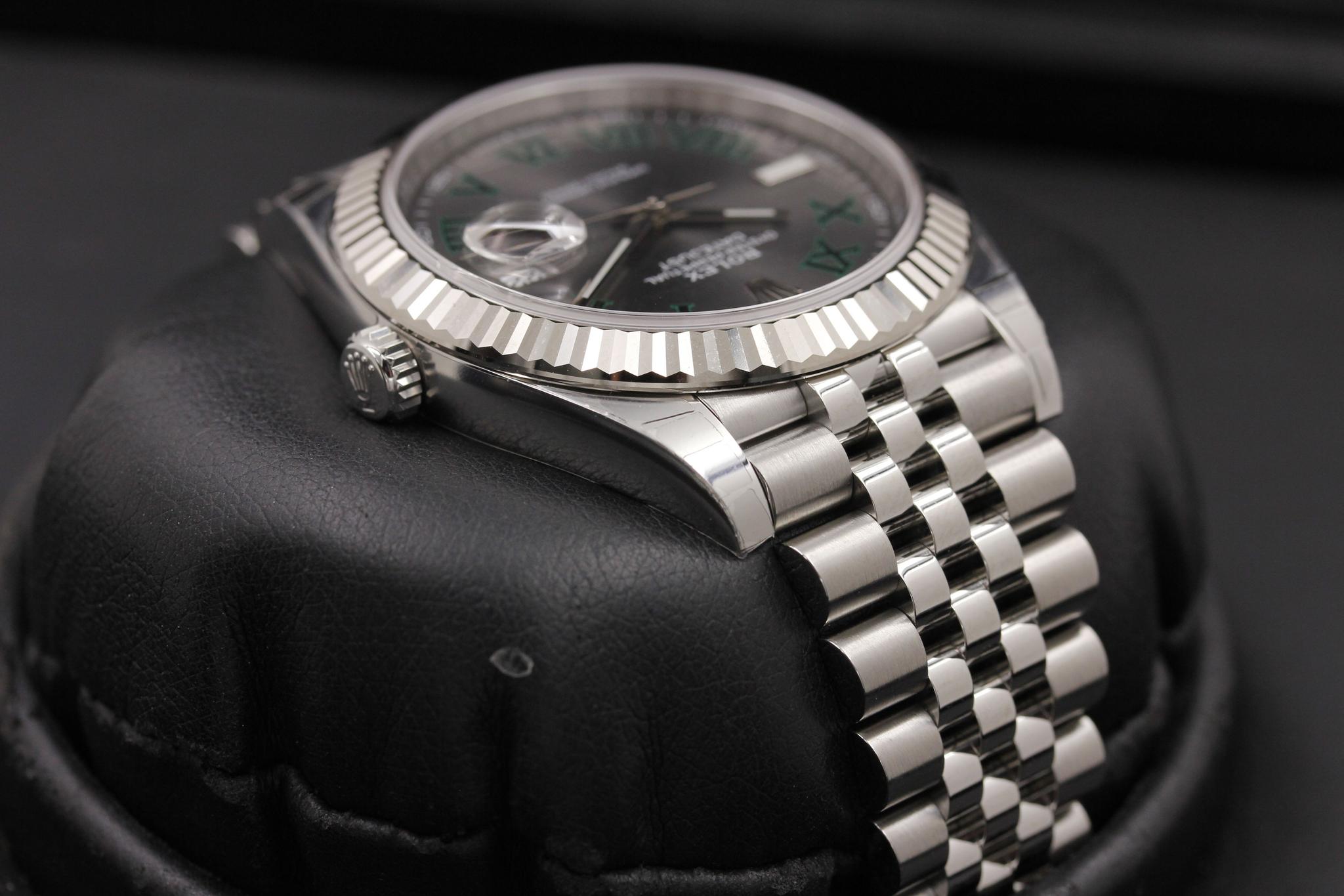 Watch Image 4