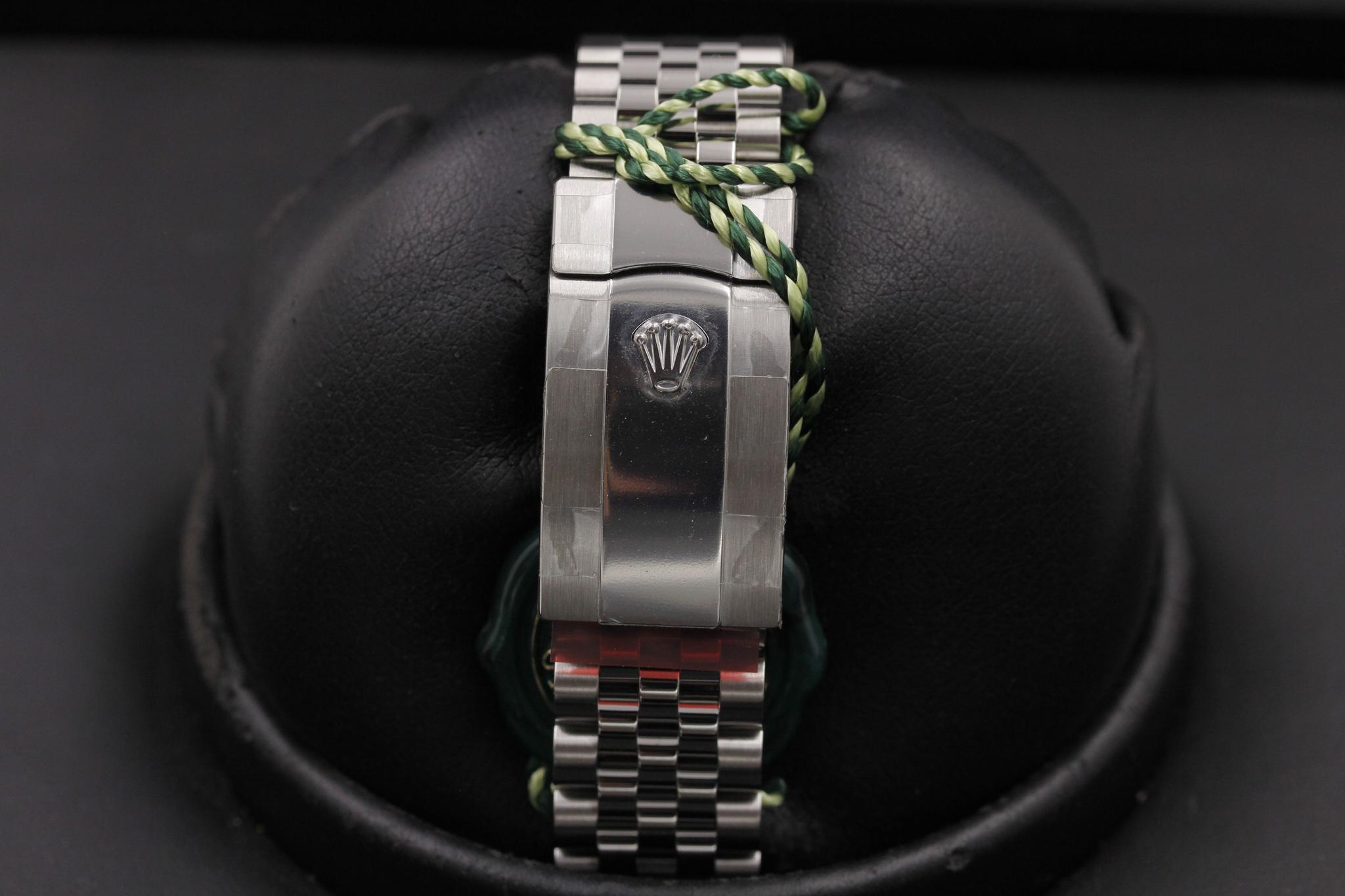 Watch Image 8