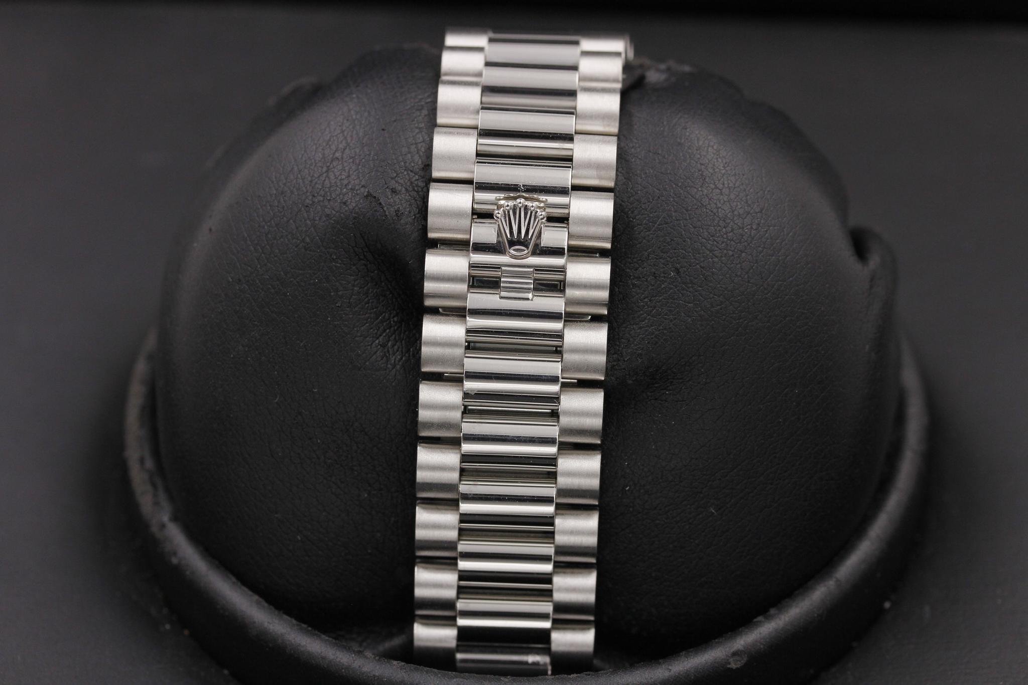 Watch Image 9