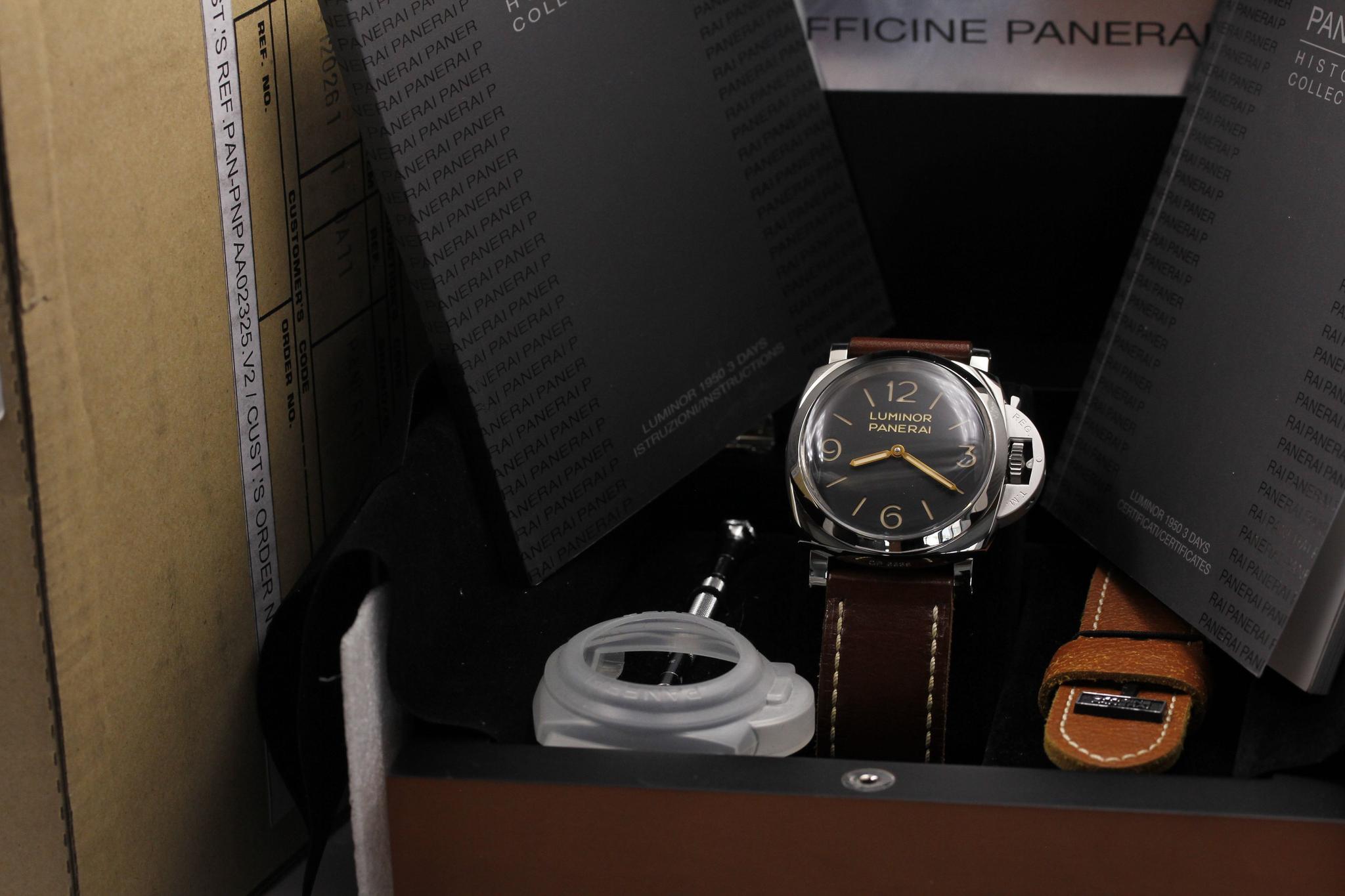 Watch Image 10