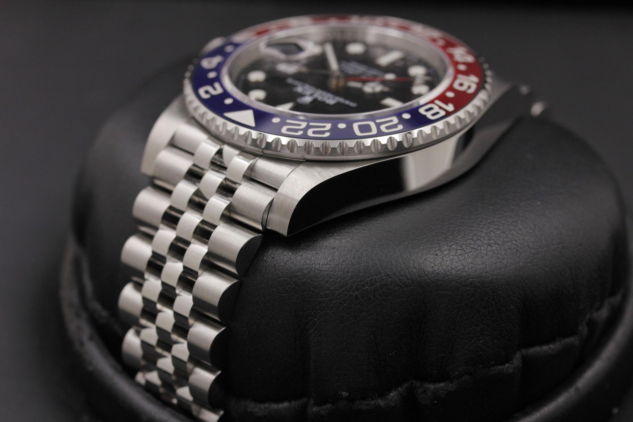Watch Image 5