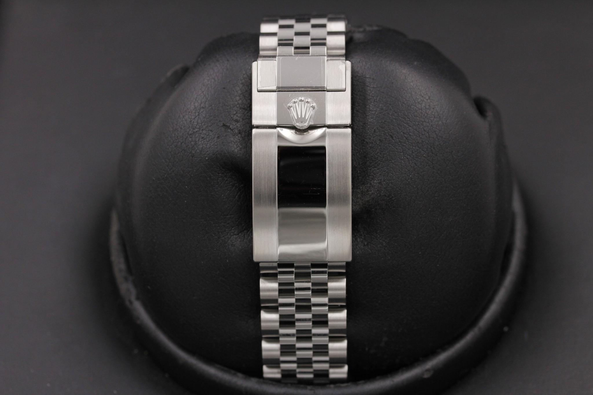 Watch Image 8