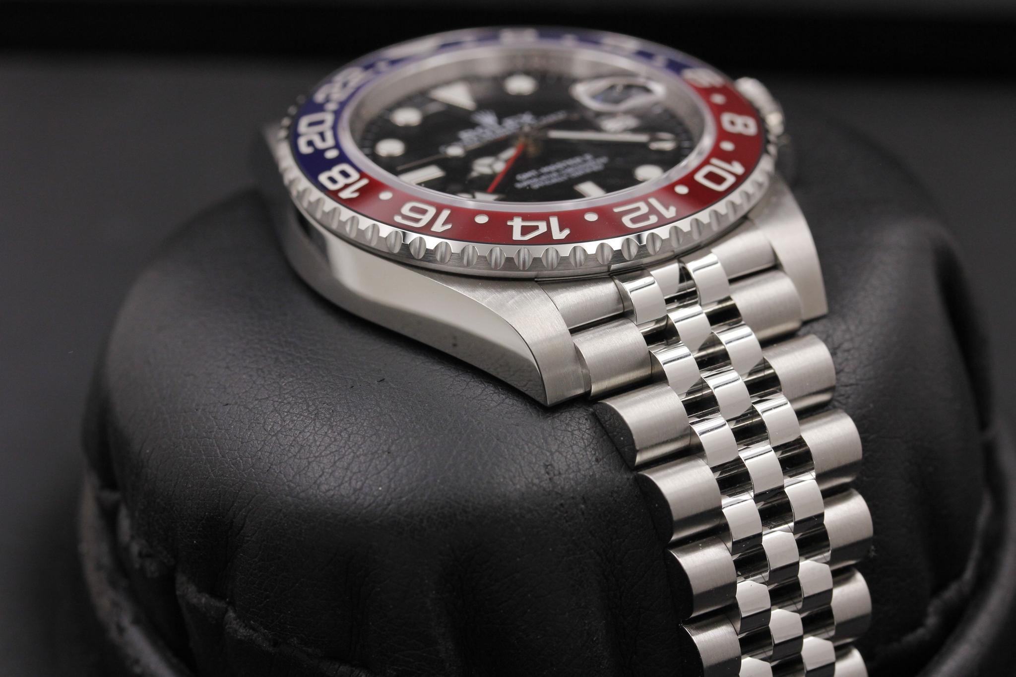 Watch Image 6