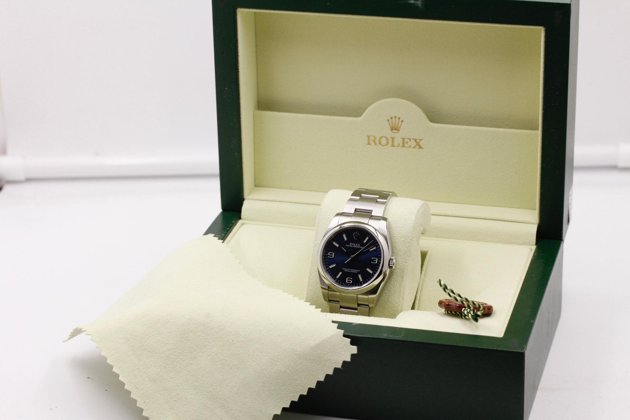 Watch Image 11