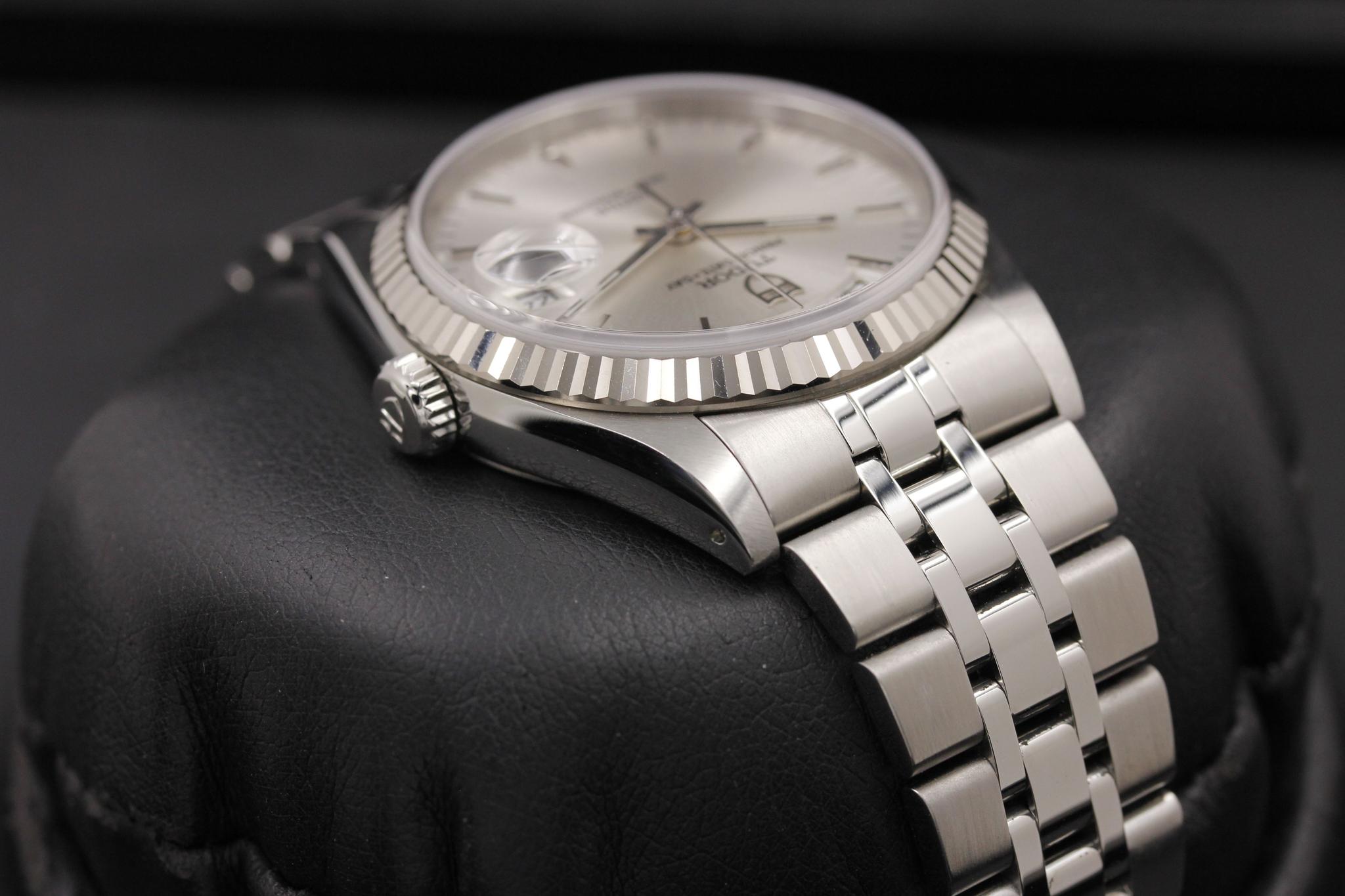 Watch Image 4