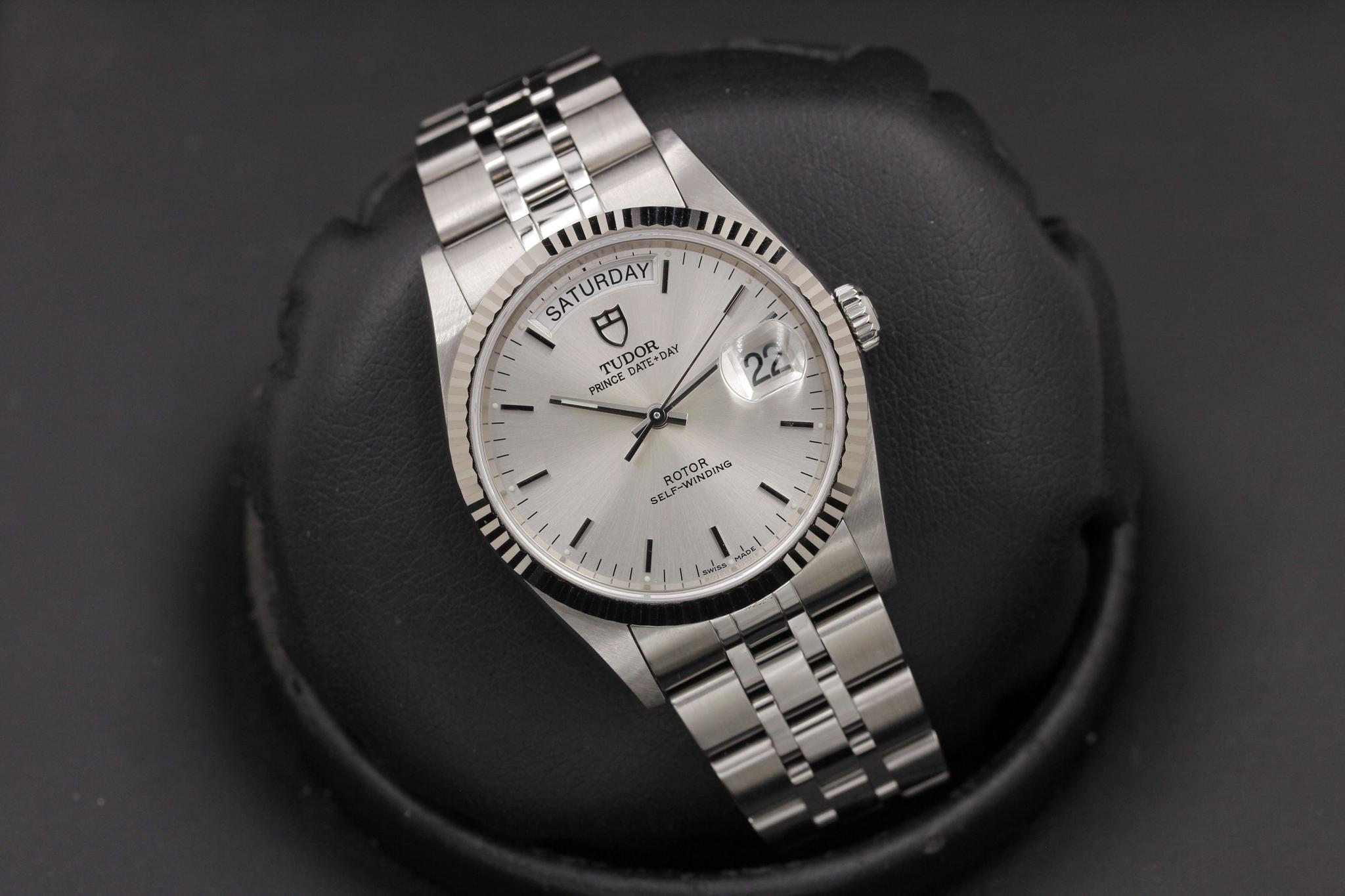Watch Image 10