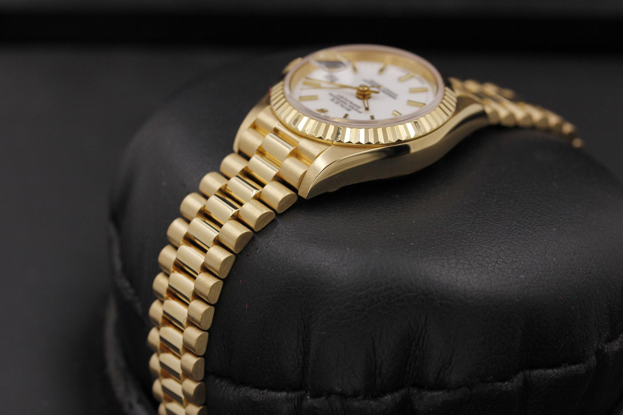 Watch Image 6