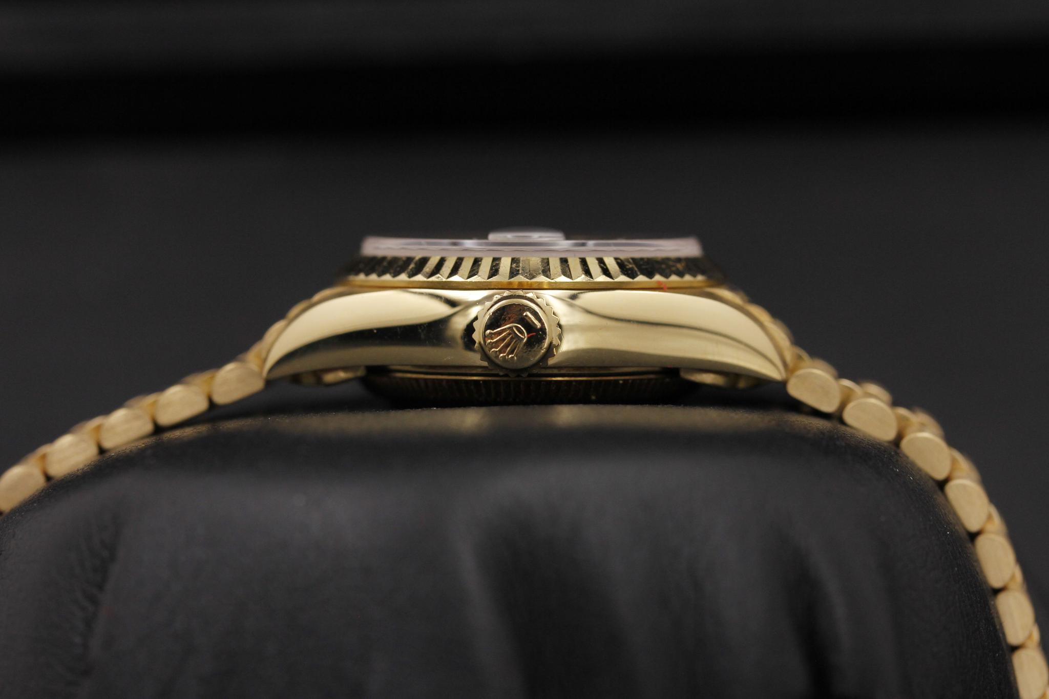 Watch Image 3