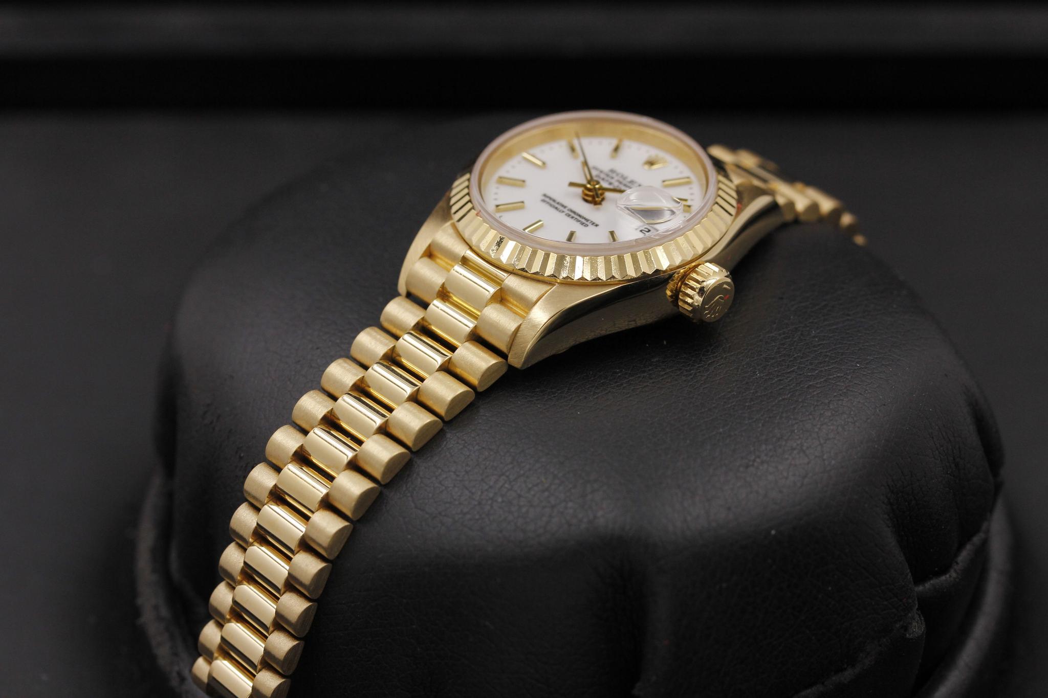 Watch Image 4