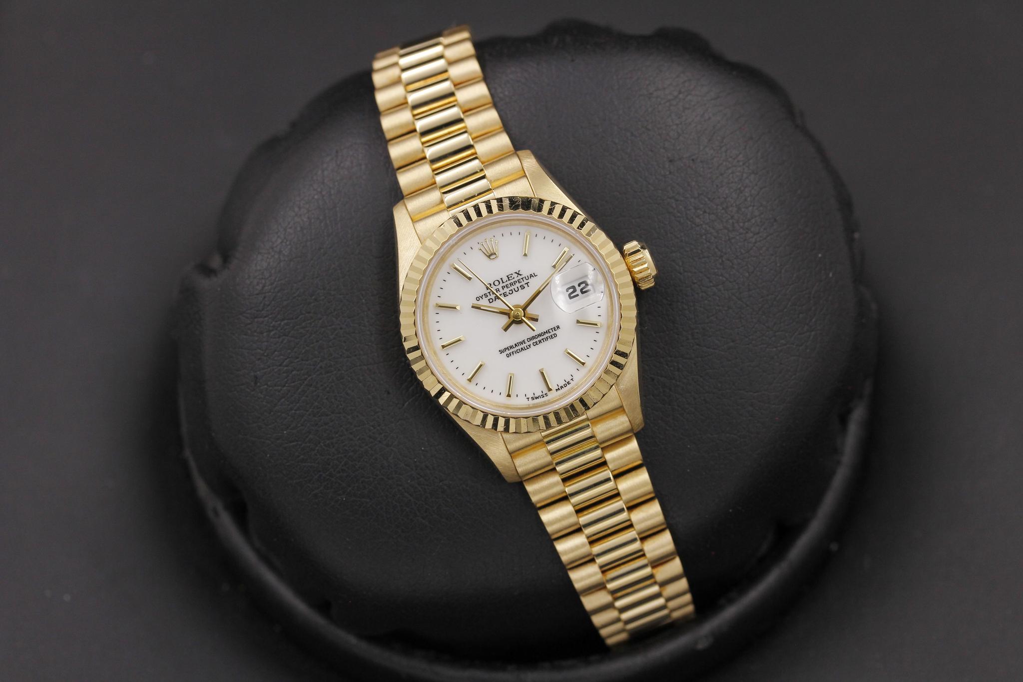 Watch Image 10