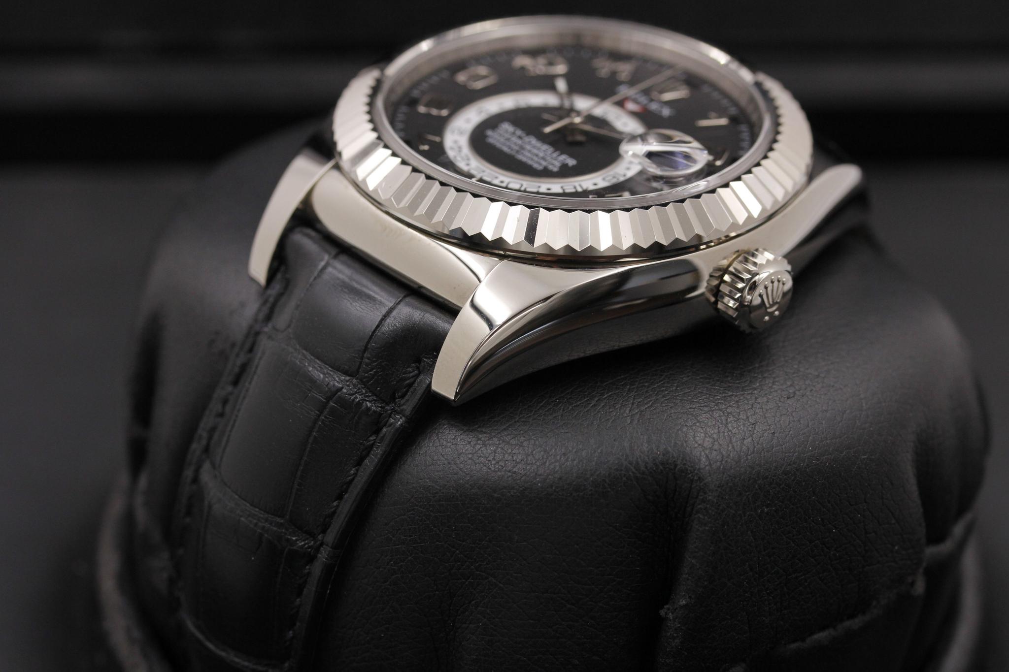 Watch Image 2