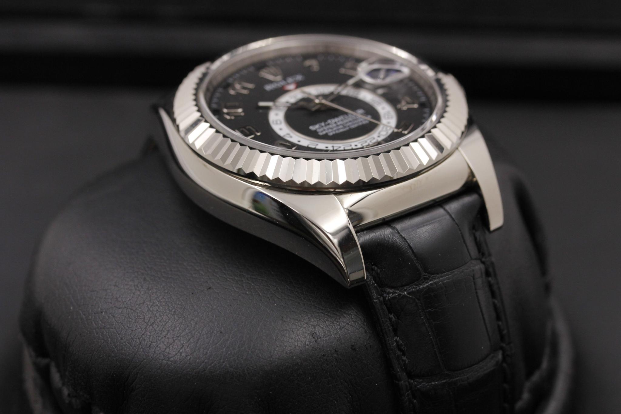 Watch Image 6