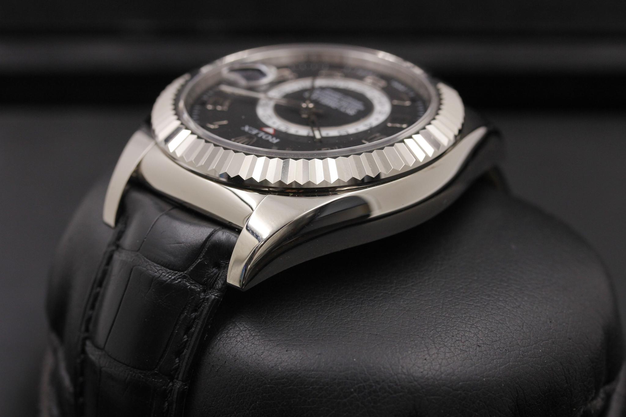 Watch Image 5