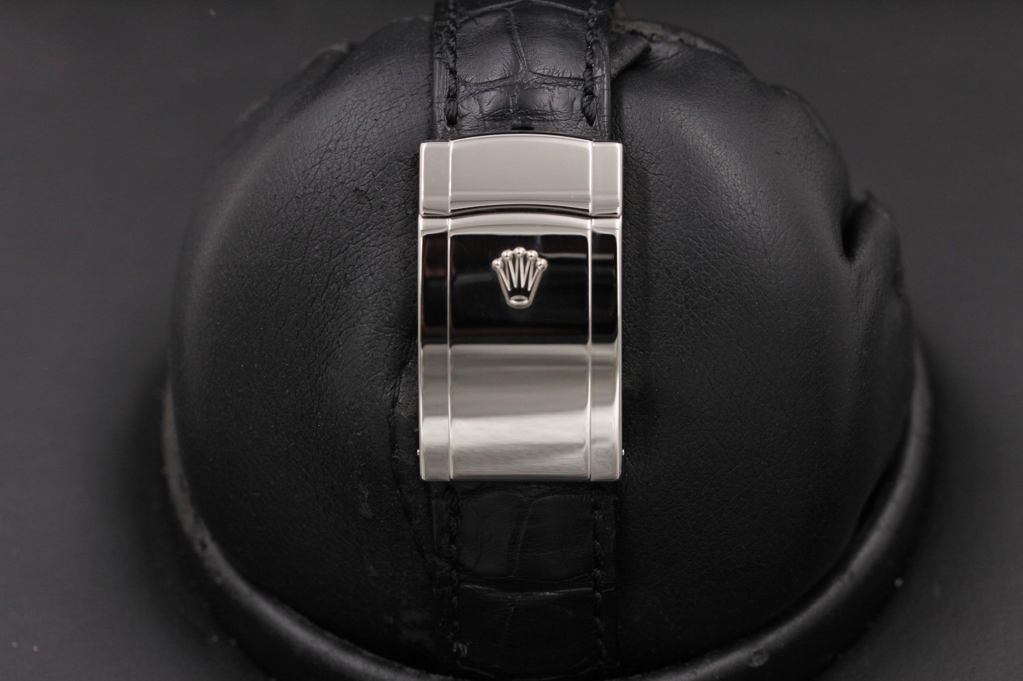 Watch Image 8