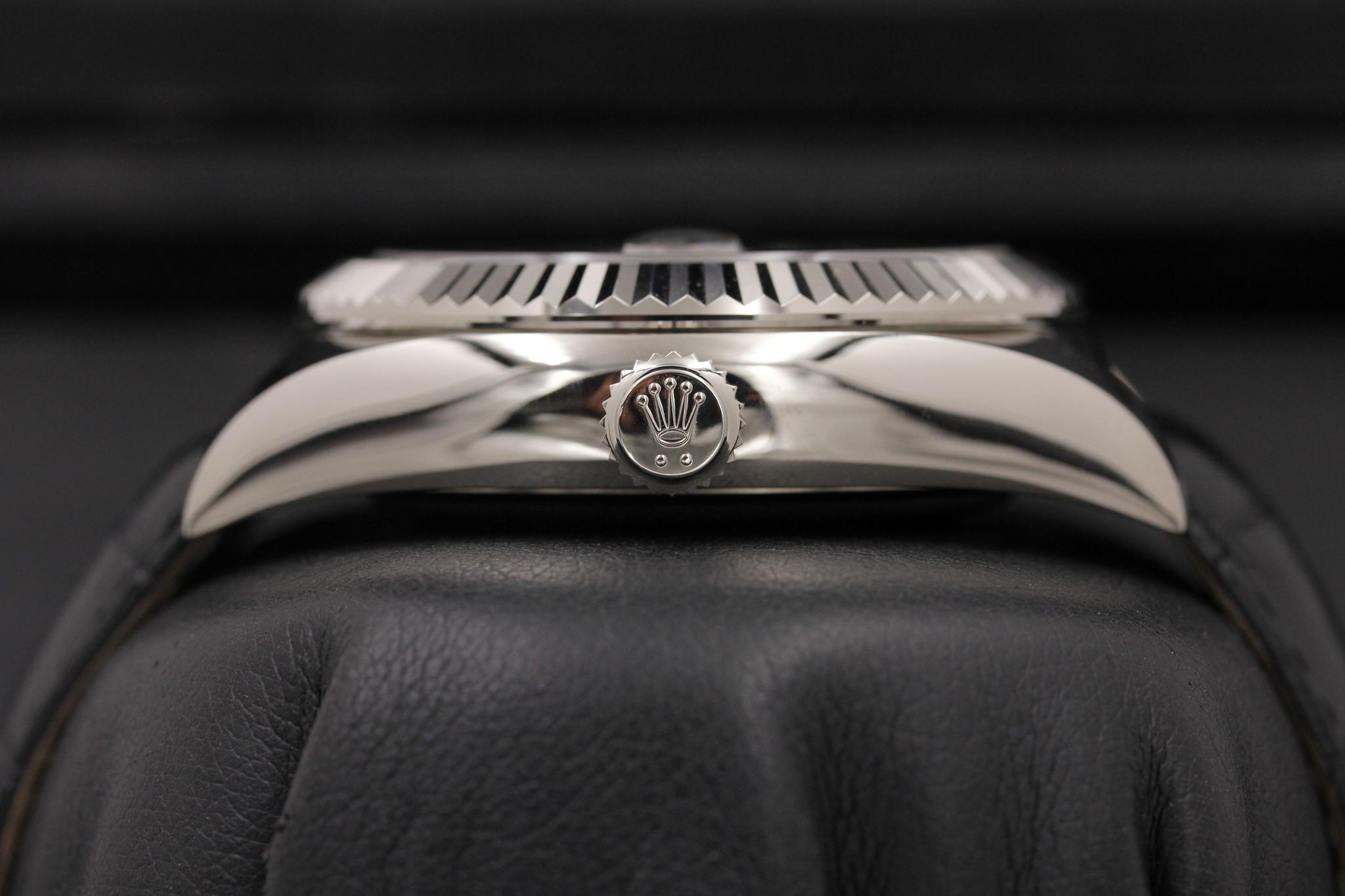 Watch Image 3