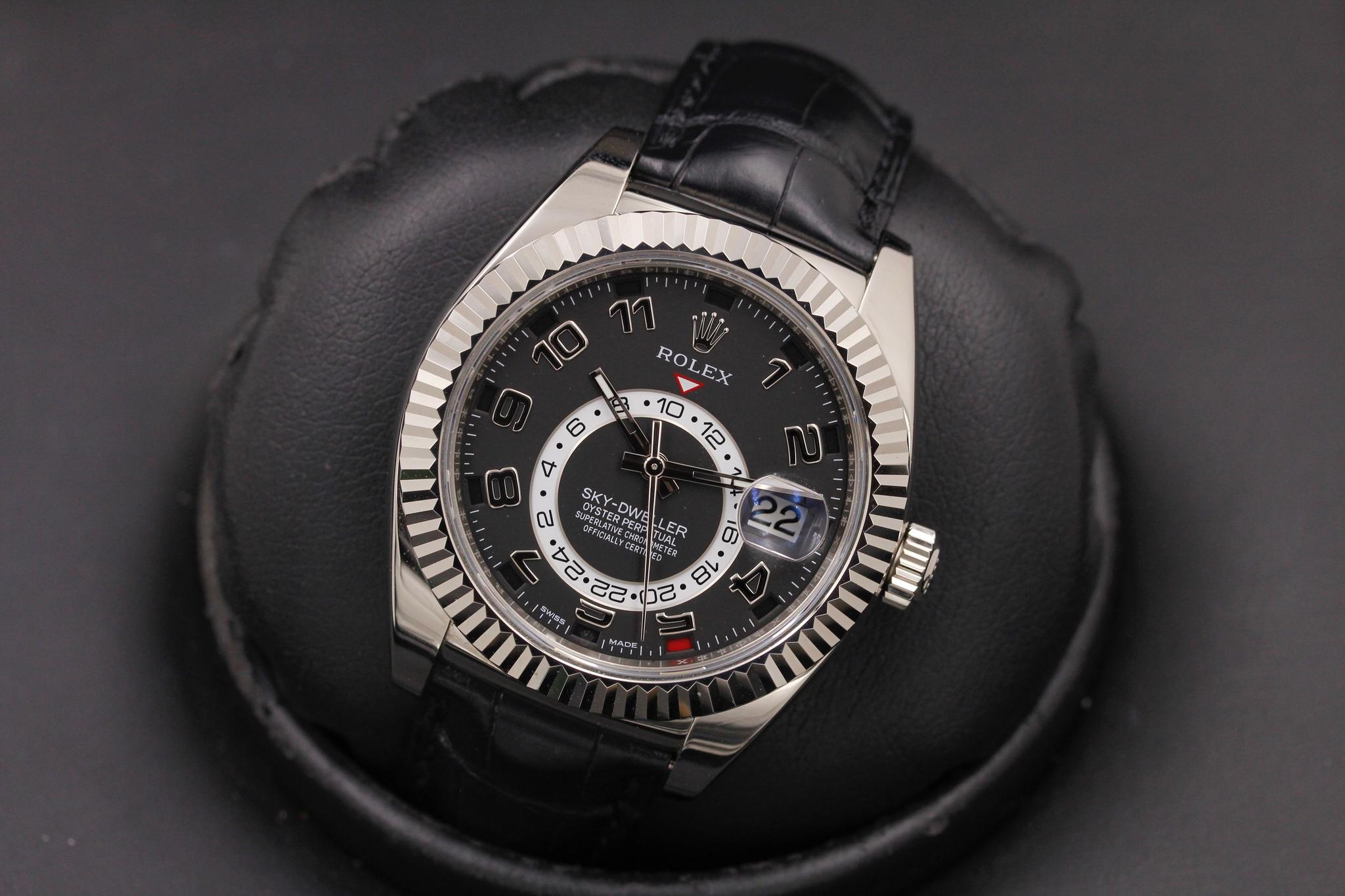 Watch Image 10