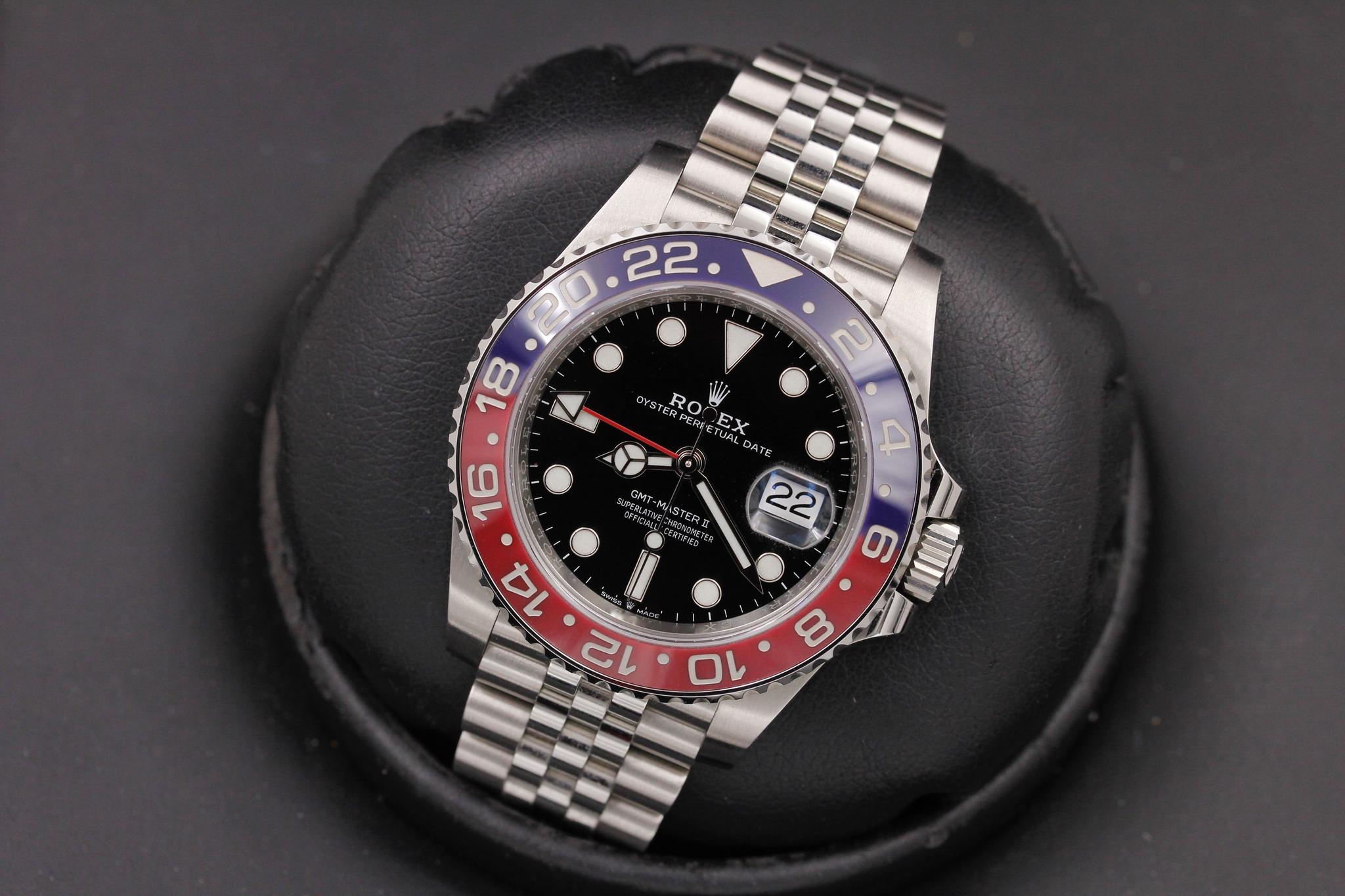 Watch Image 10