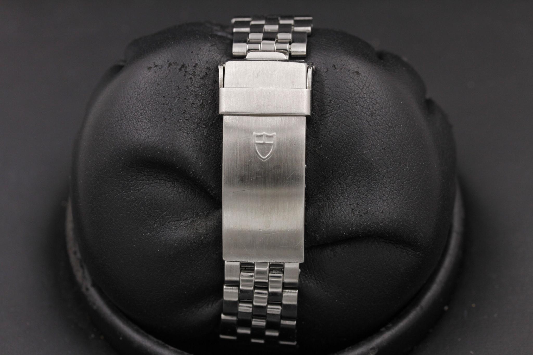 Watch Image 9