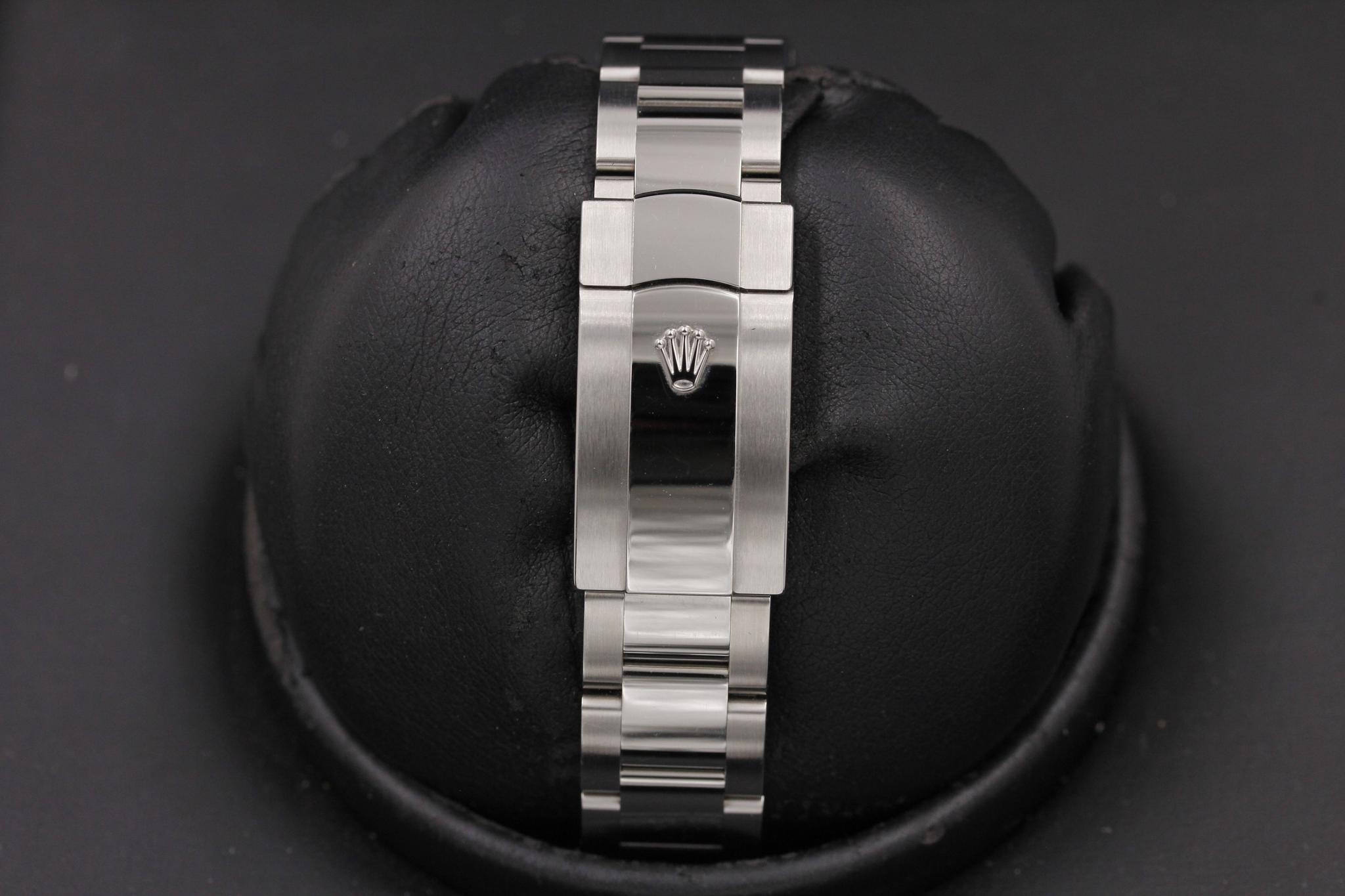 Watch Image 7