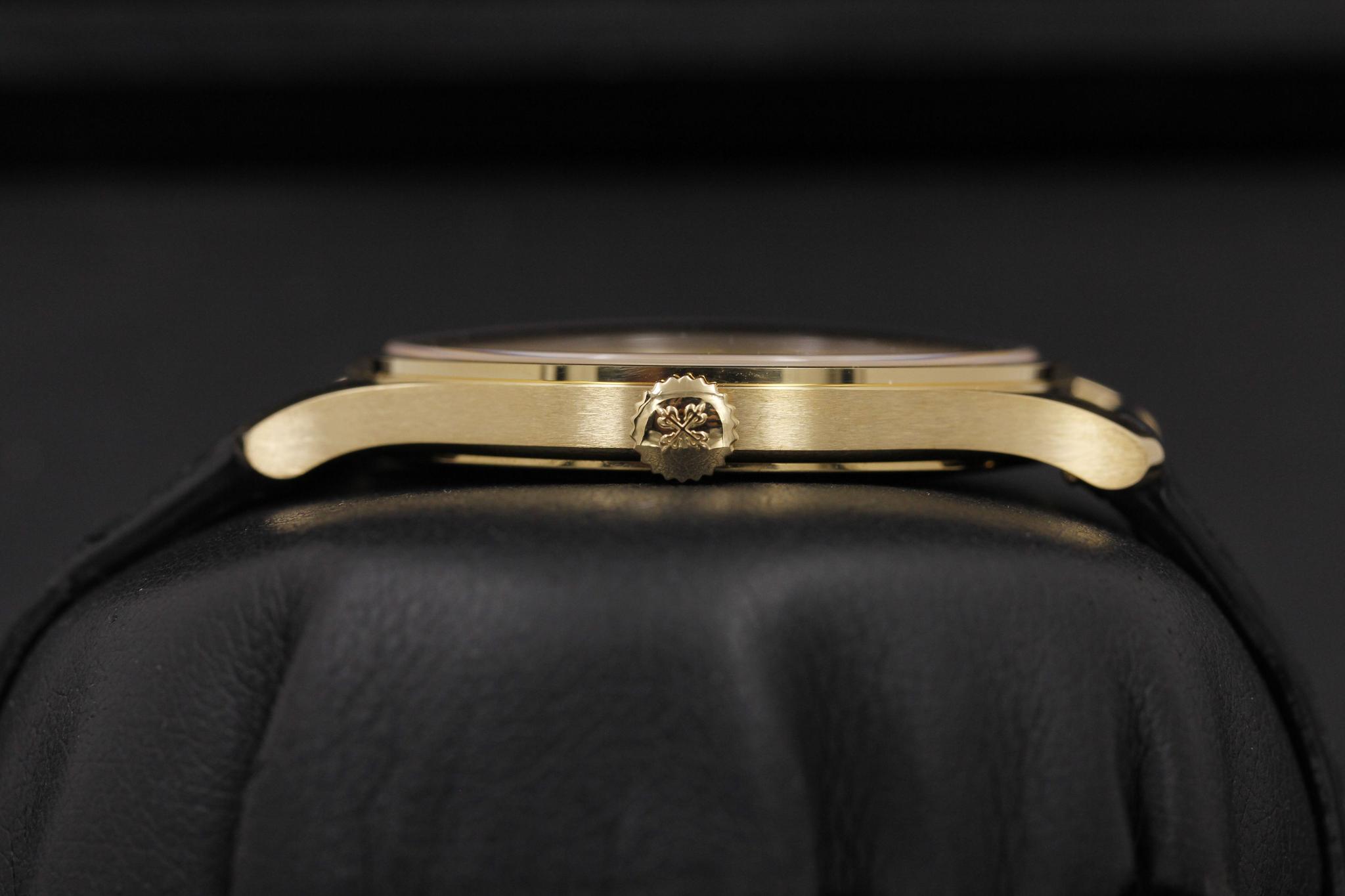 Watch Image 3