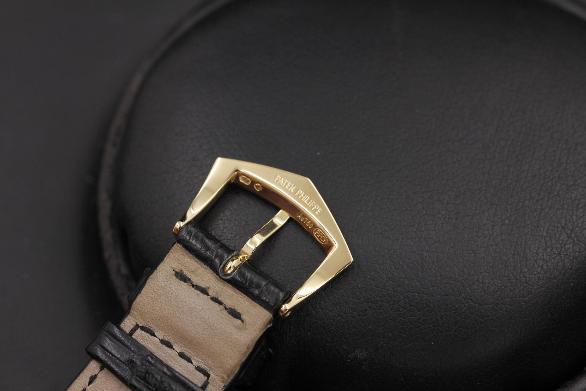 Watch Image 10